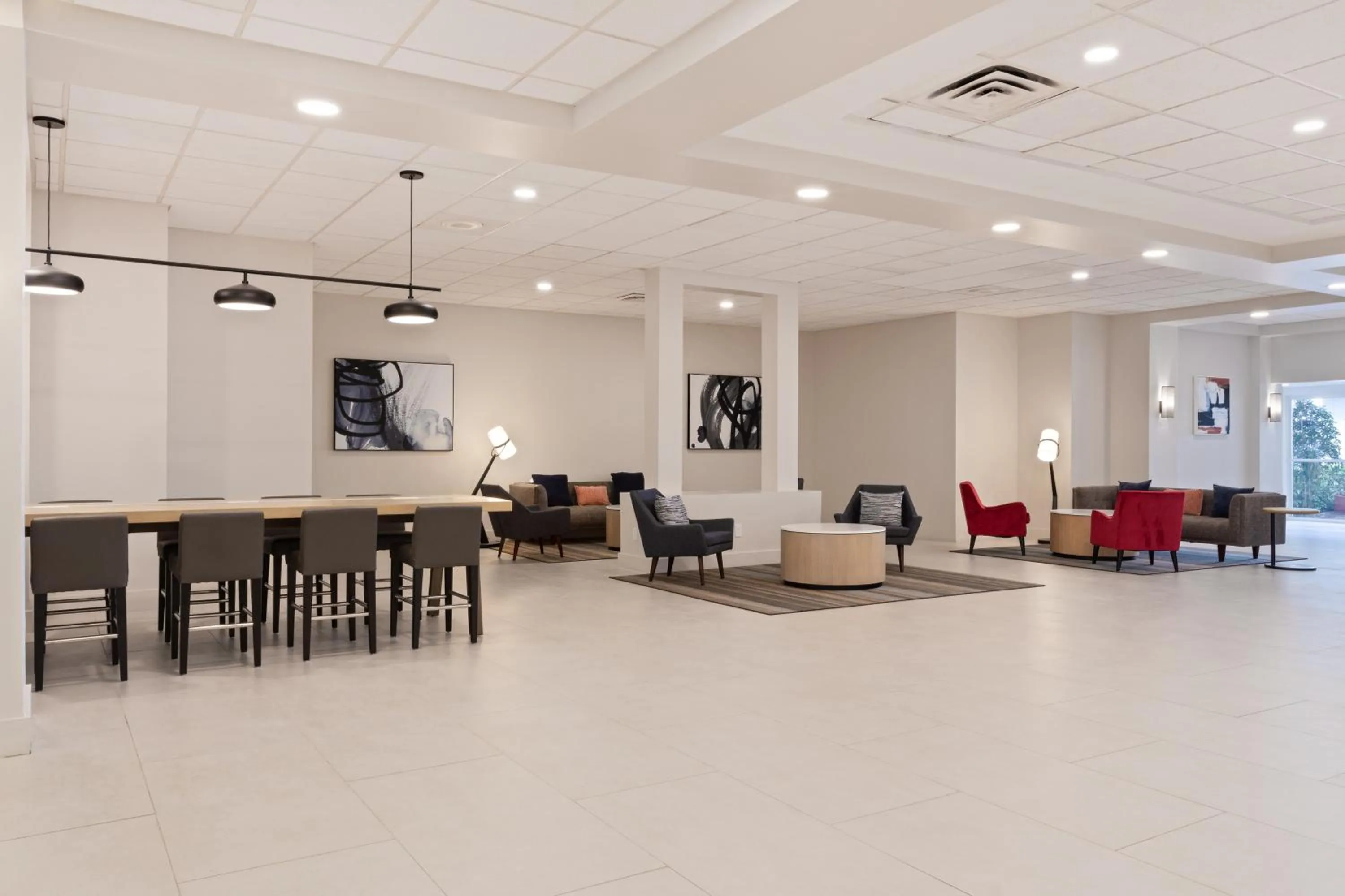 Lobby or reception in Holiday Inn & Suites Across from Universal Orlando by IHG