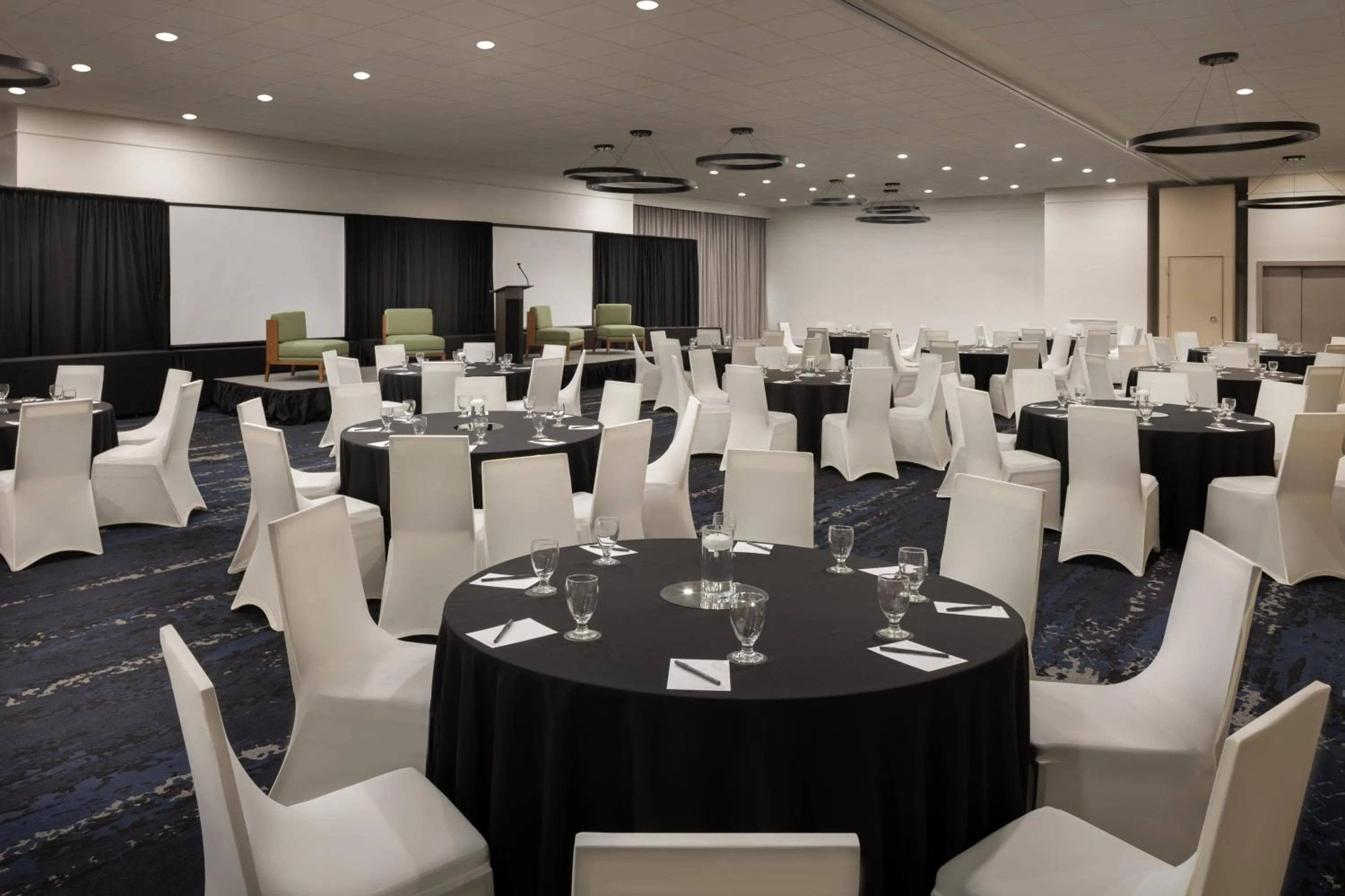 Meeting/conference room in Courtyard by Marriott across Universal Orlando