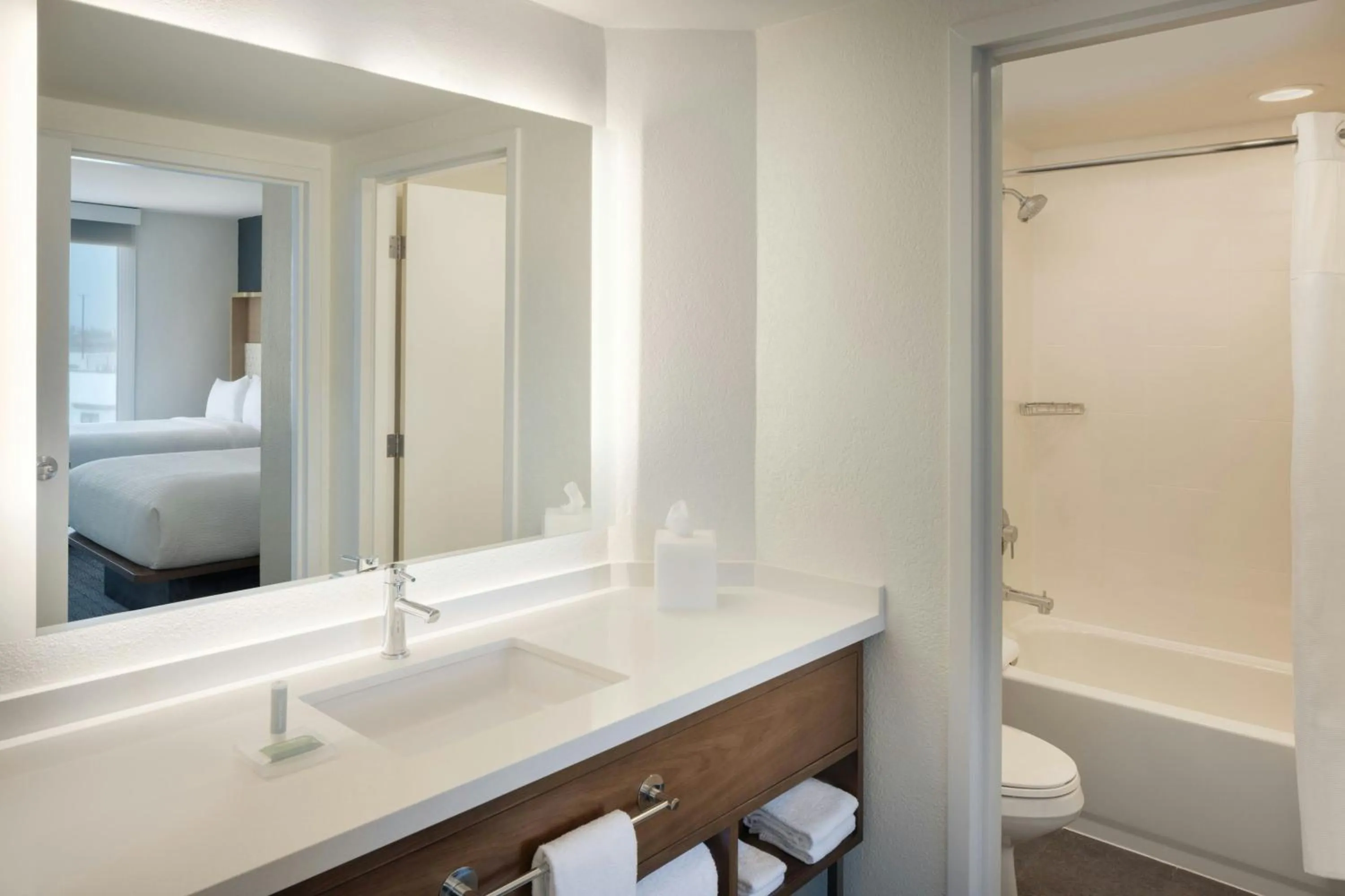 Bathroom in Courtyard by Marriott across Universal Orlando