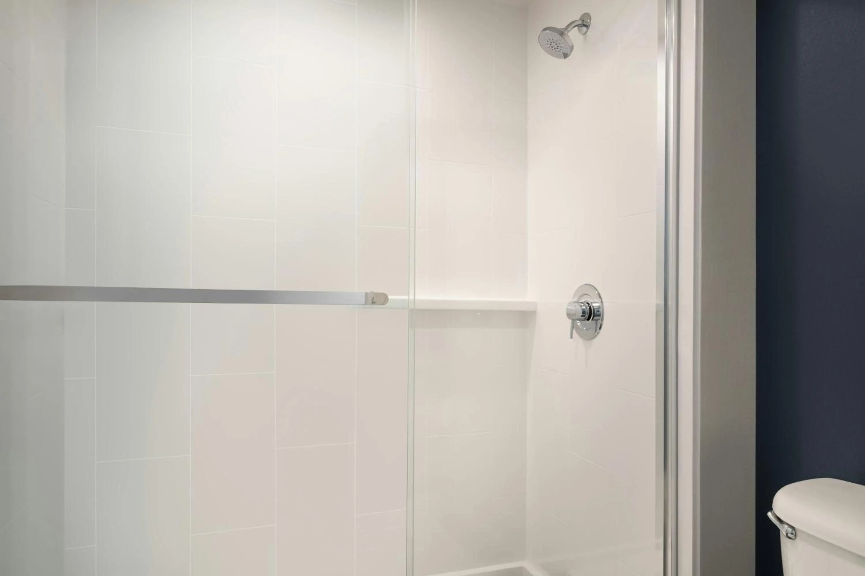 Bathroom in Courtyard by Marriott across Universal Orlando