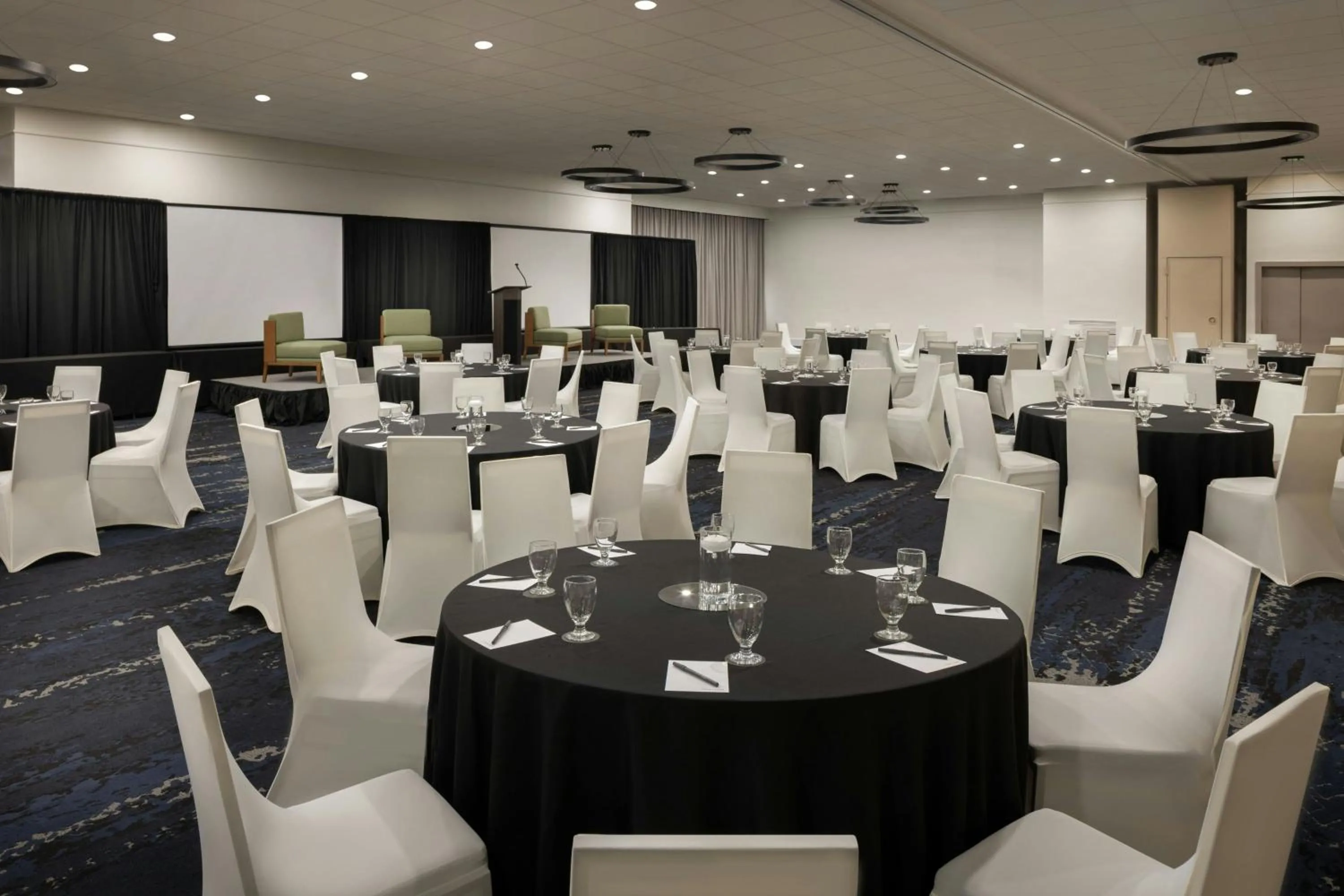 Meeting/conference room in Courtyard by Marriott across Universal Orlando