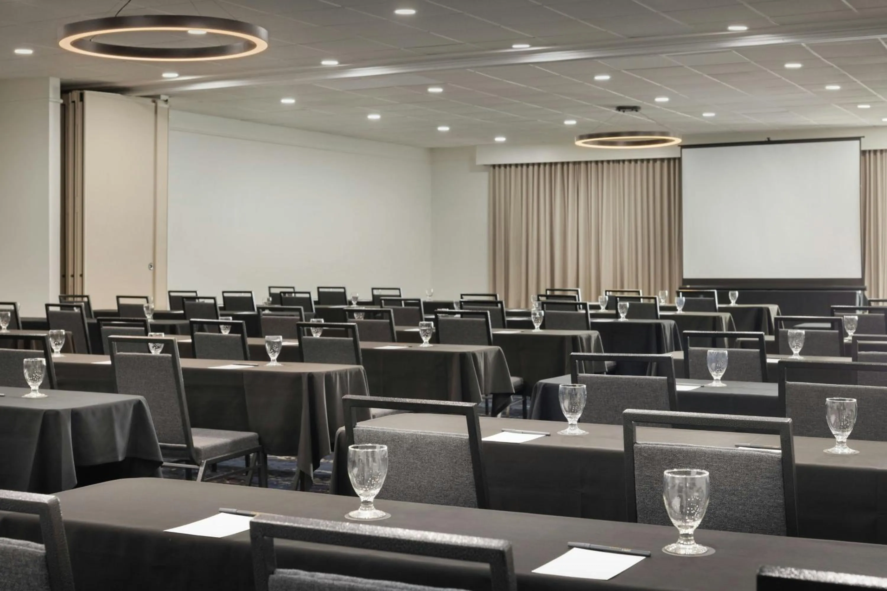 Meeting/conference room in Courtyard by Marriott across Universal Orlando