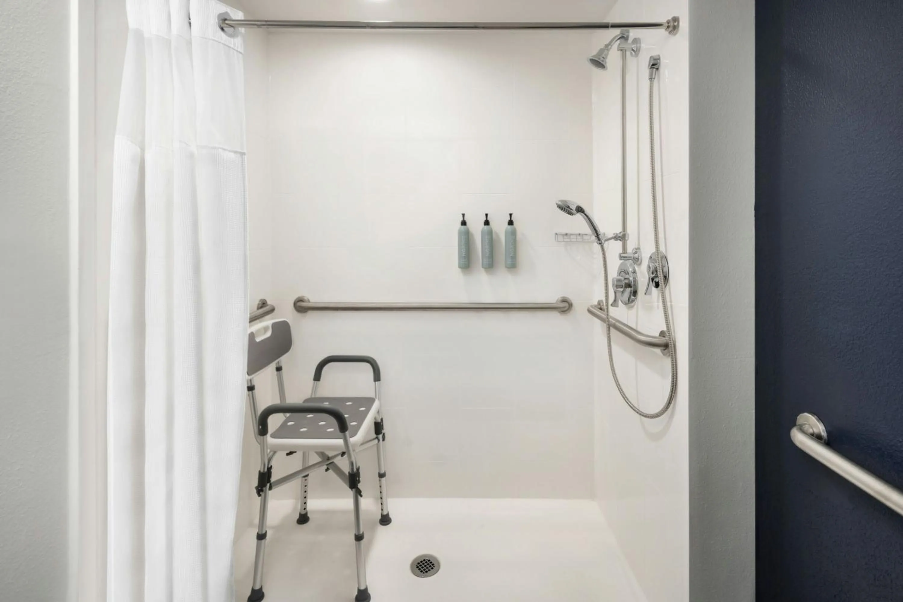 Bathroom in Courtyard by Marriott across Universal Orlando