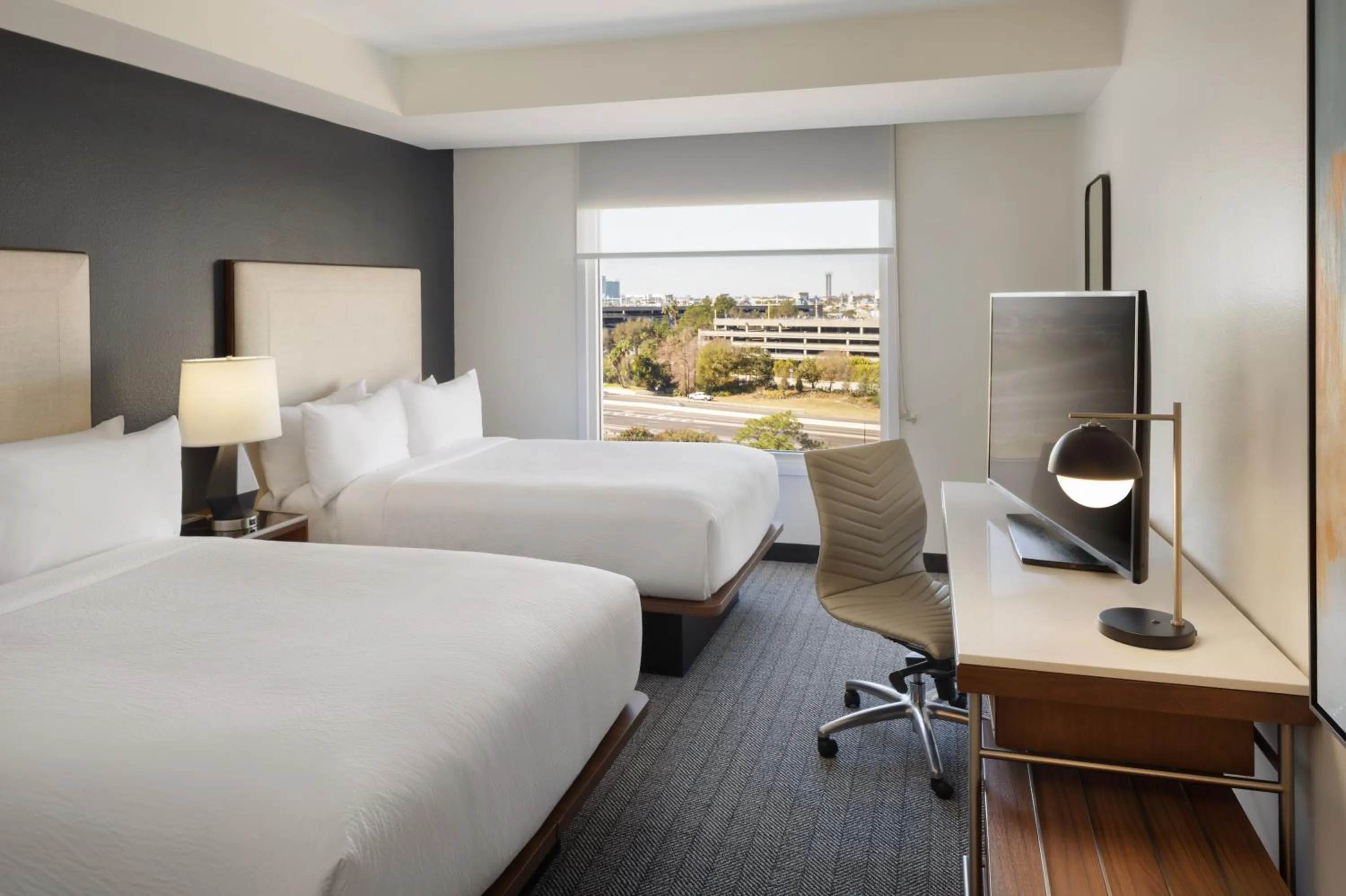Bedroom, Bed in Courtyard by Marriott across Universal Orlando