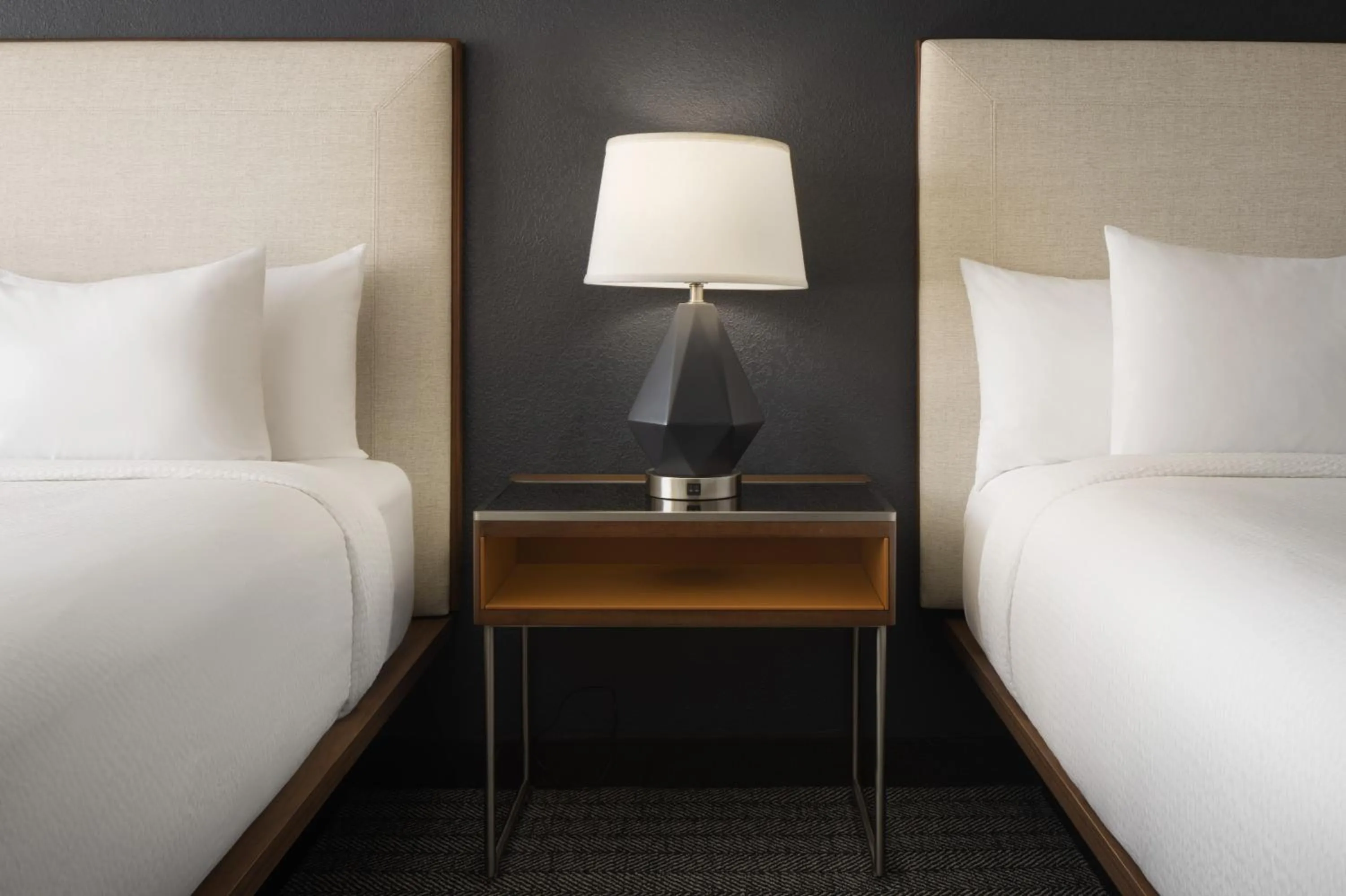 Bedroom, Bed in Courtyard by Marriott across Universal Orlando