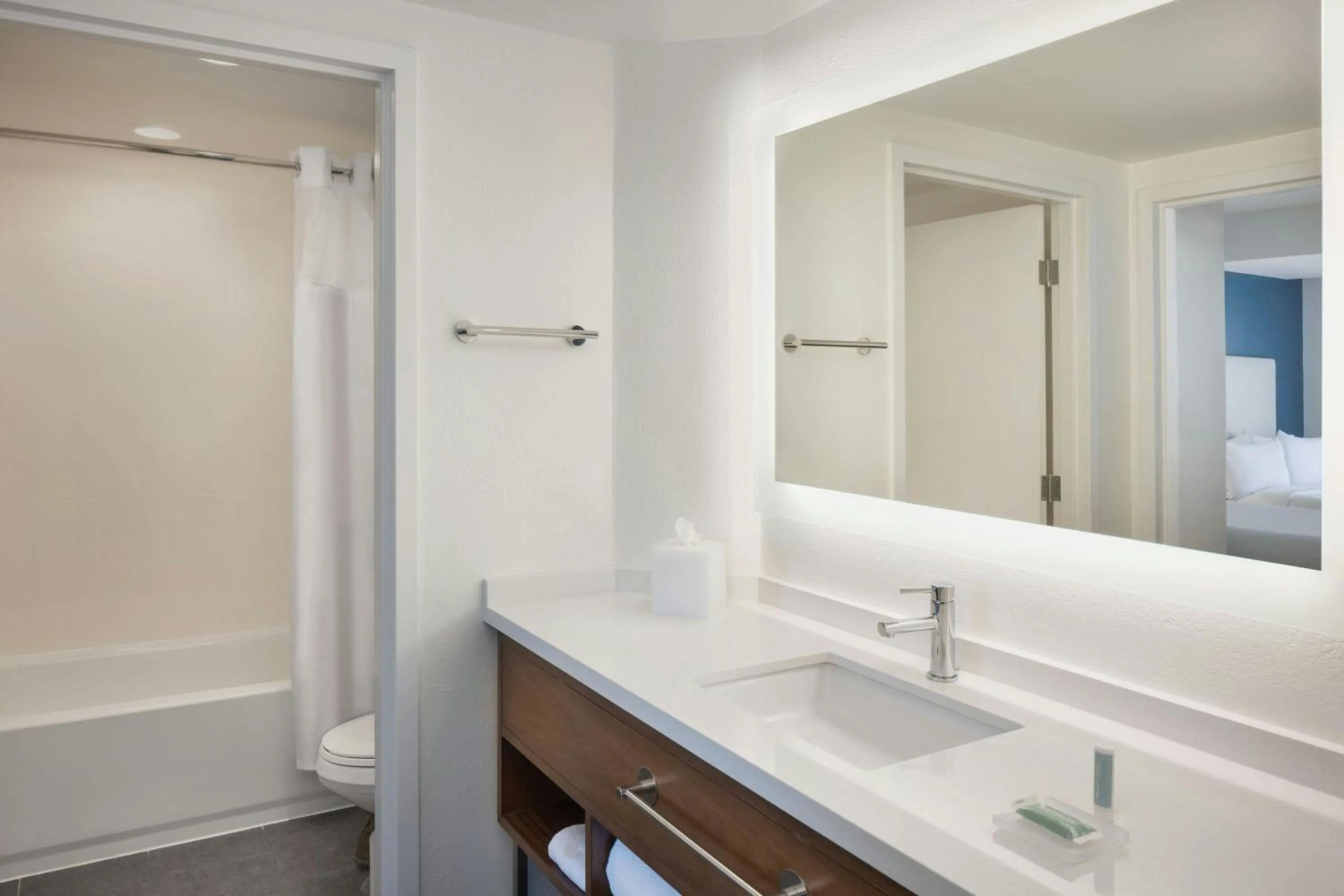 Bathroom in Courtyard by Marriott across Universal Orlando