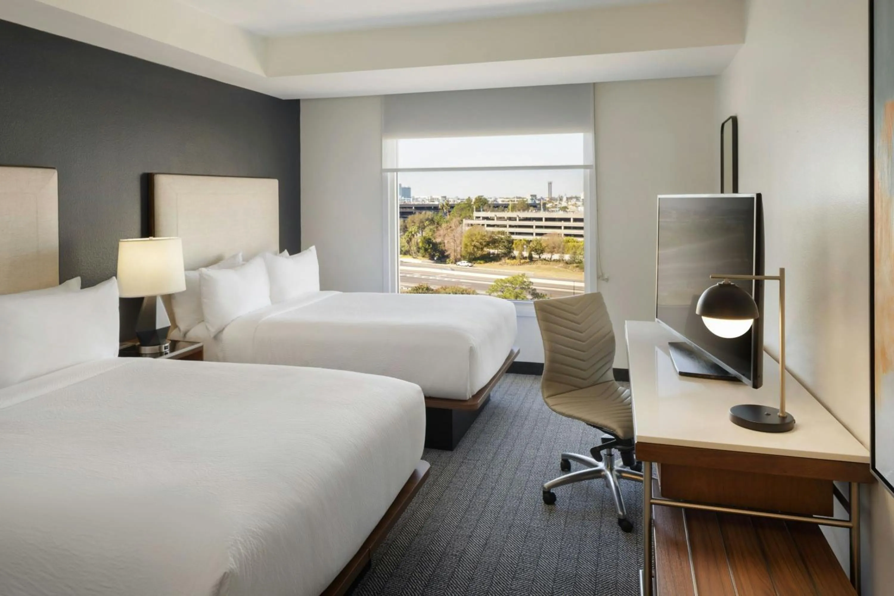 Bedroom, Bed in Courtyard by Marriott across Universal Orlando