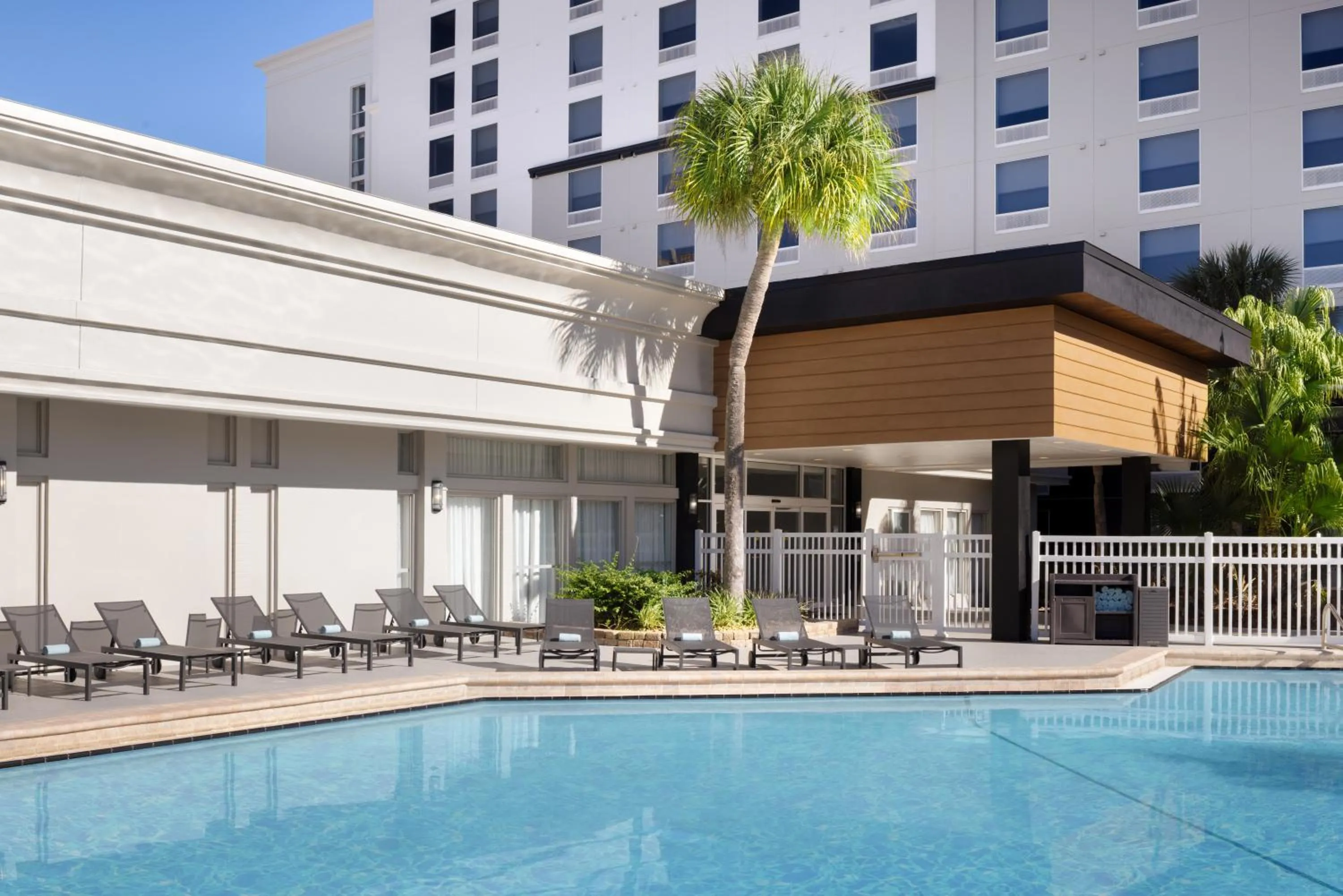 Patio in Courtyard by Marriott across Universal Orlando