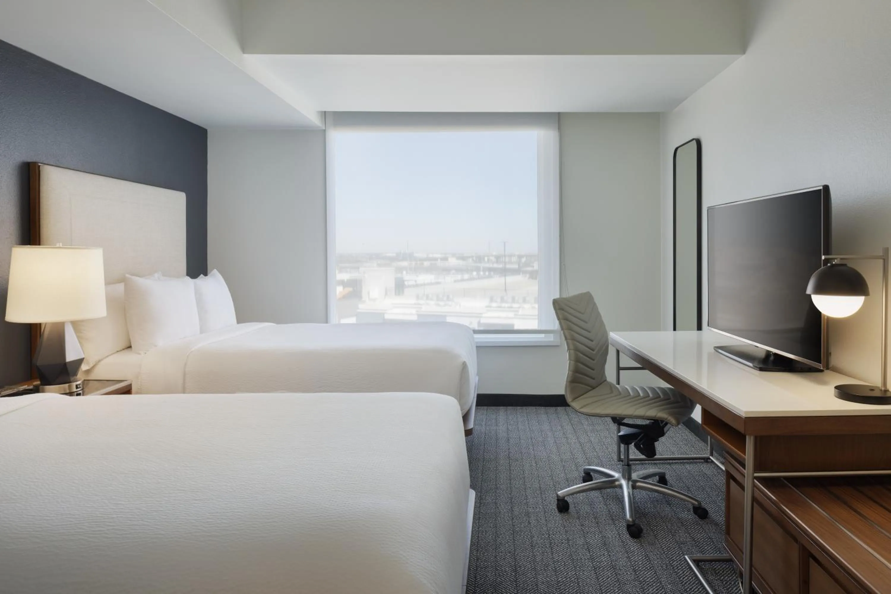 Bedroom, Bed in Courtyard by Marriott across Universal Orlando