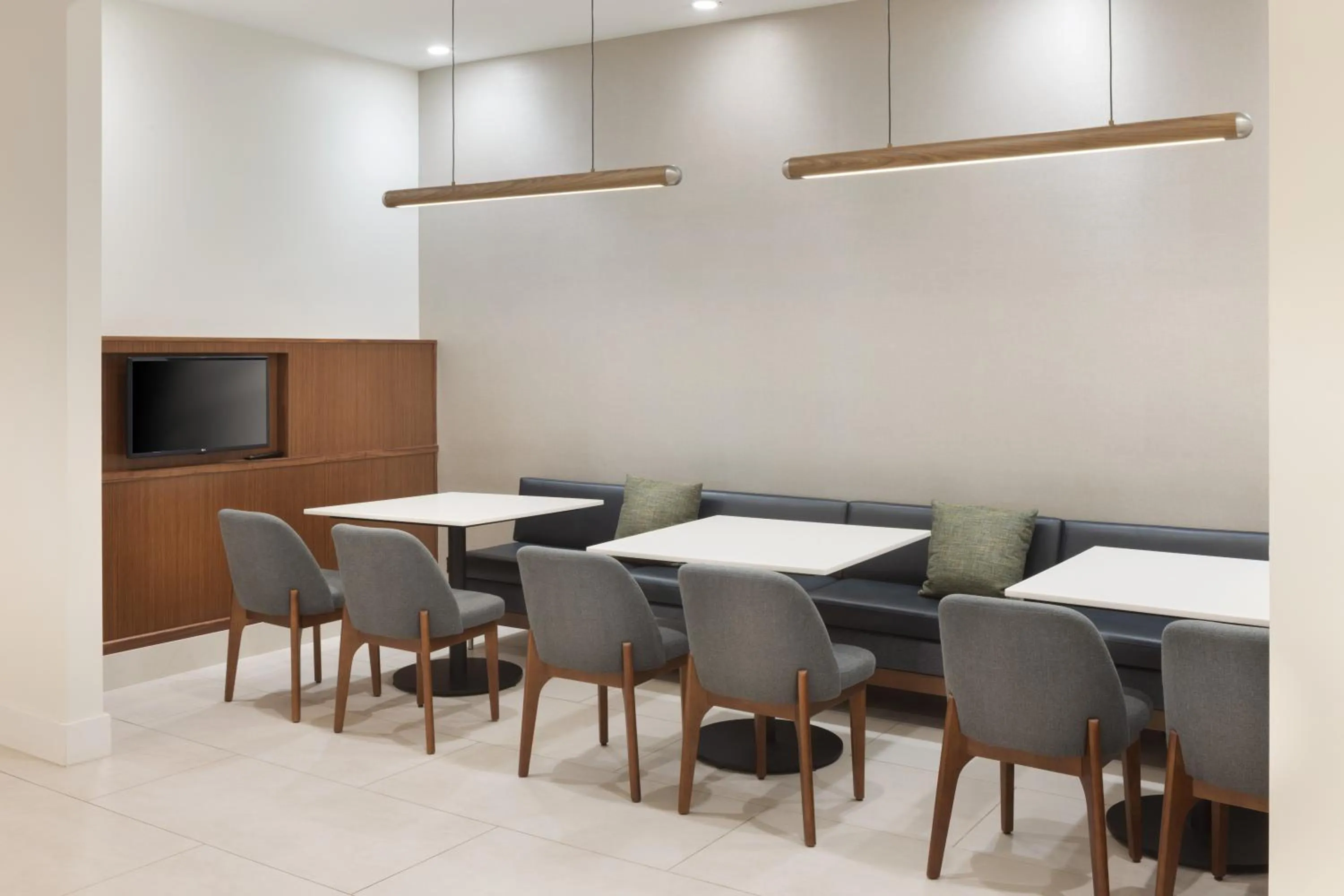 Restaurant/places to eat in Courtyard by Marriott across Universal Orlando