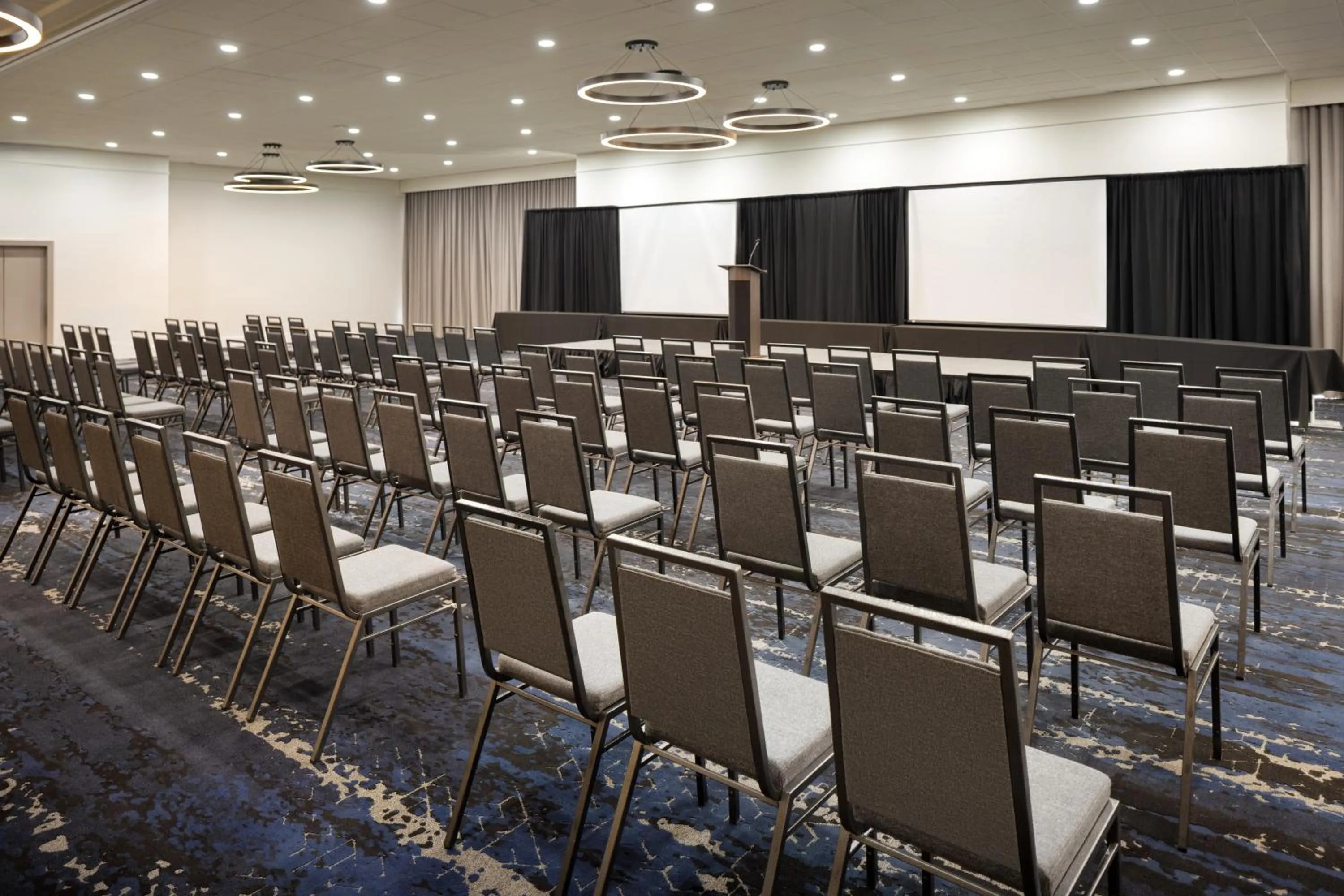 Meeting/conference room in Courtyard by Marriott across Universal Orlando
