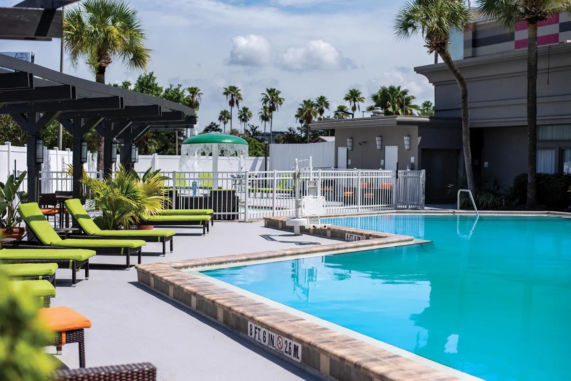 Swimming pool in Holiday Inn & Suites Across from Universal Orlando by IHG