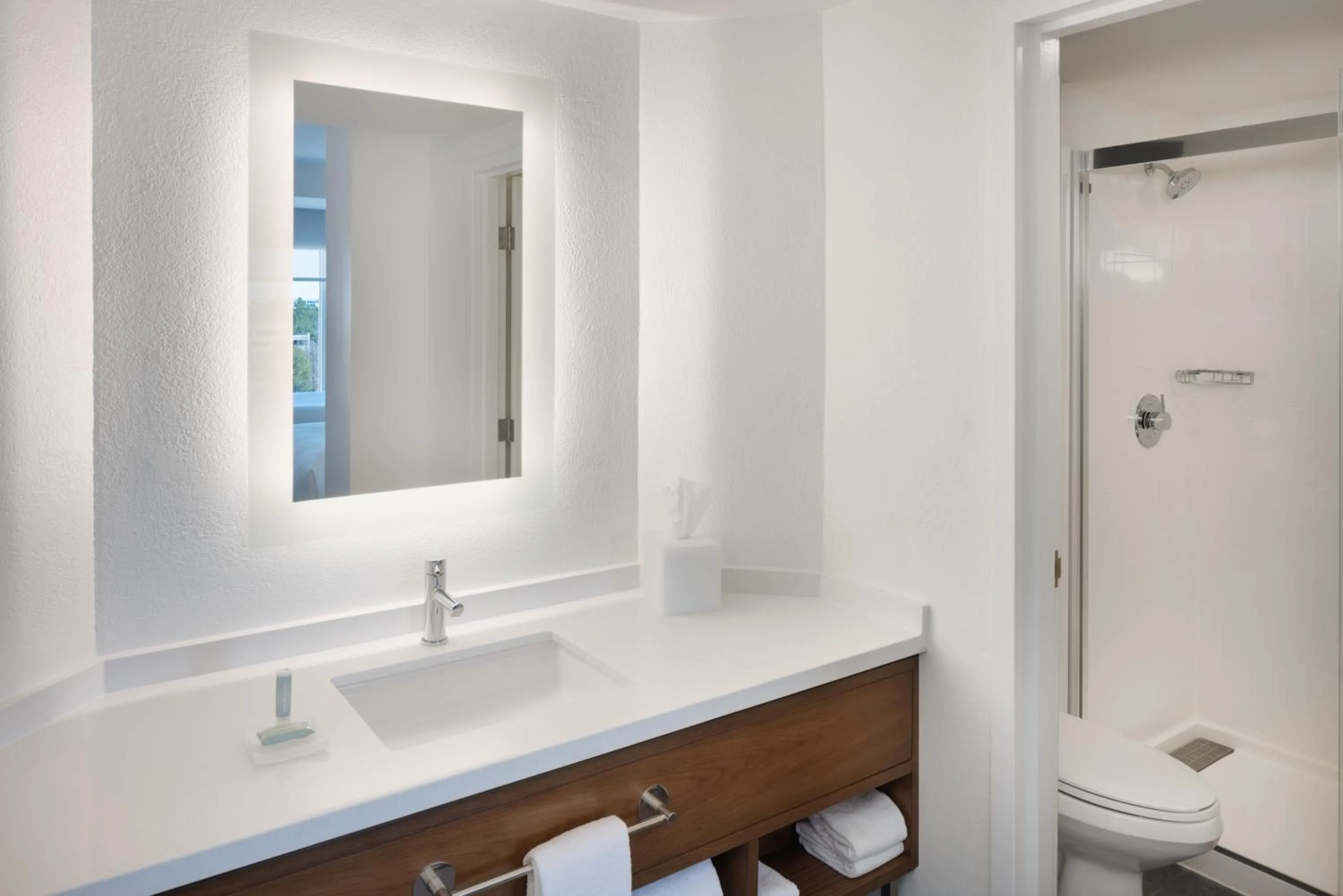 Bathroom in Courtyard by Marriott across Universal Orlando