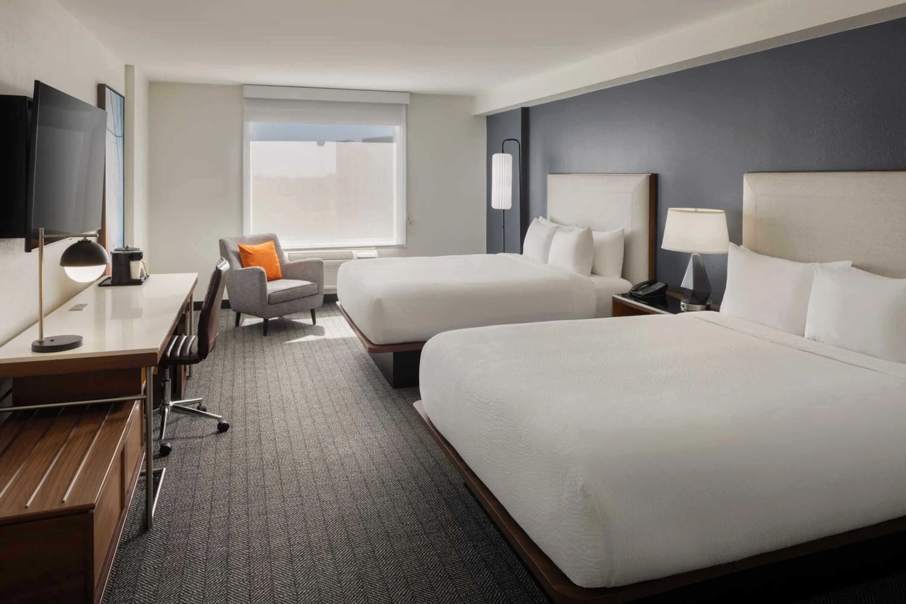 Bedroom, Bed in Courtyard by Marriott across Universal Orlando
