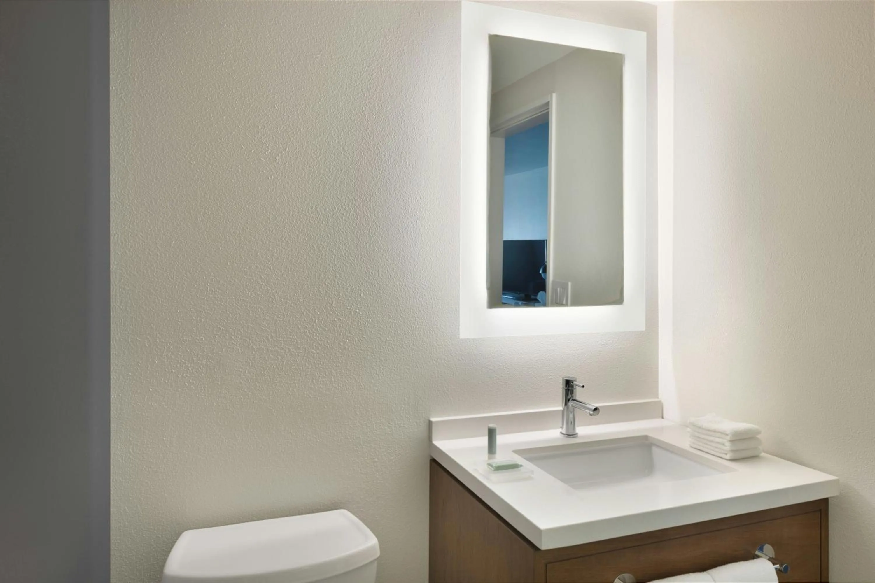 Bathroom in Courtyard by Marriott across Universal Orlando