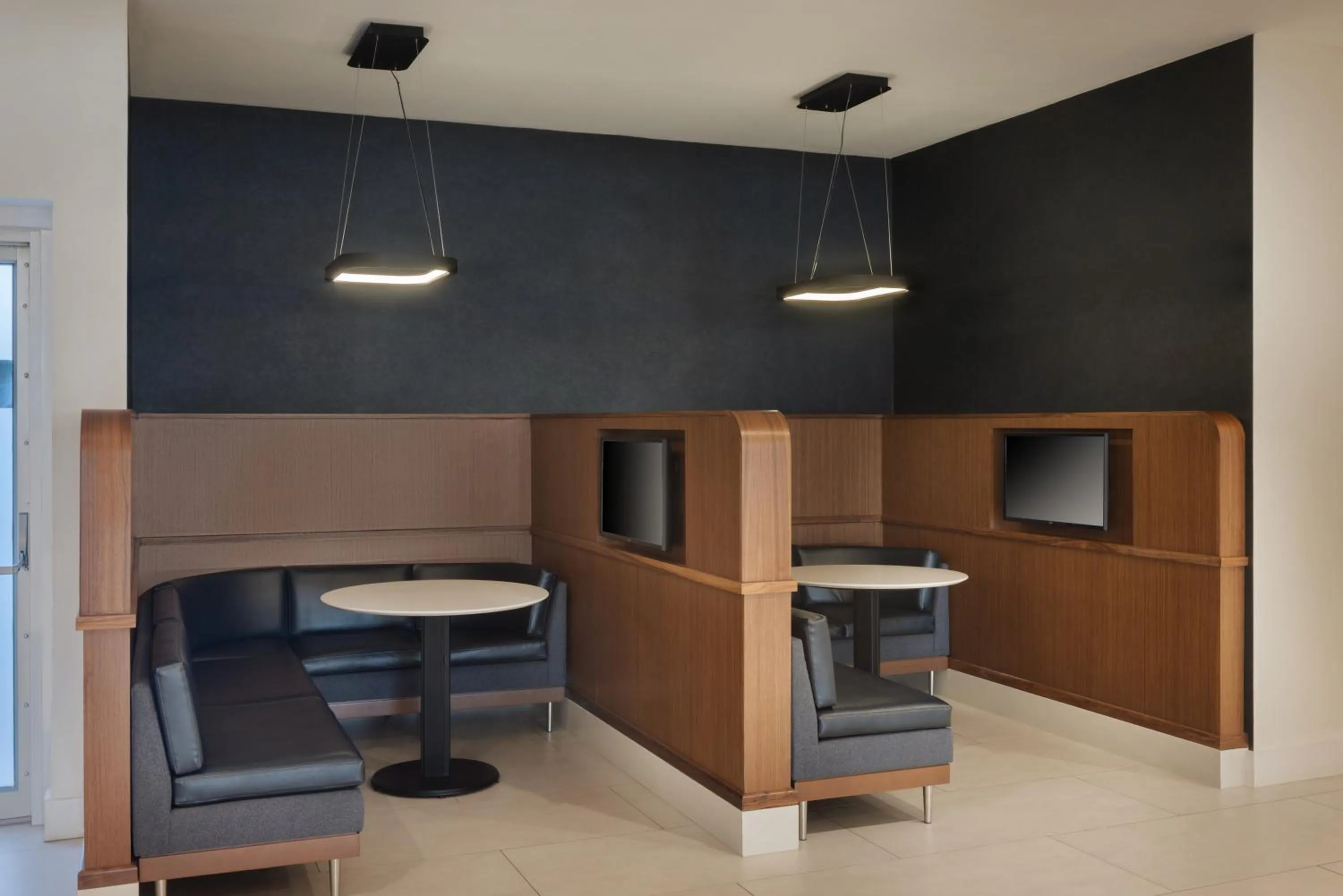 Restaurant/places to eat in Courtyard by Marriott across Universal Orlando