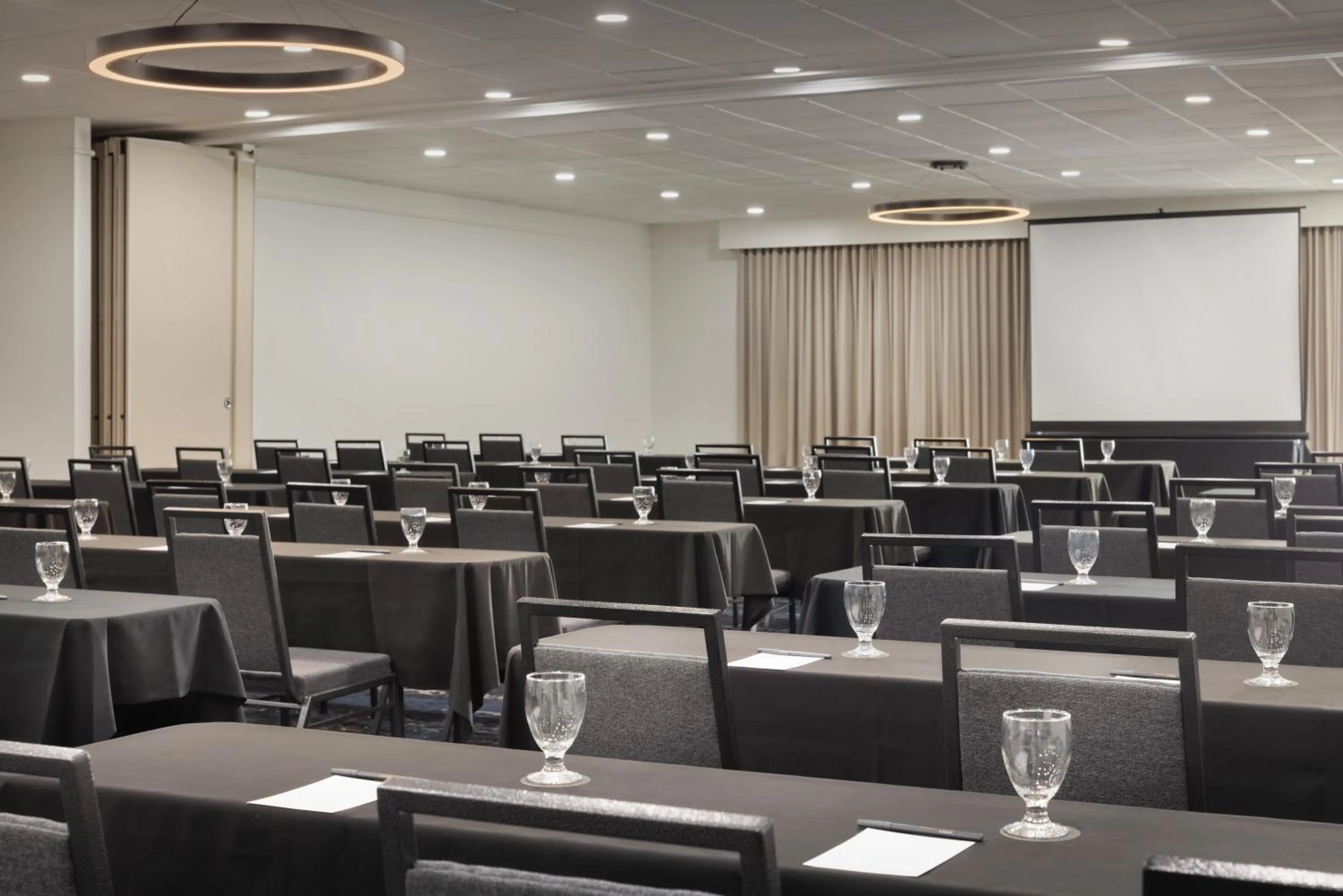 Meeting/conference room in Courtyard by Marriott across Universal Orlando