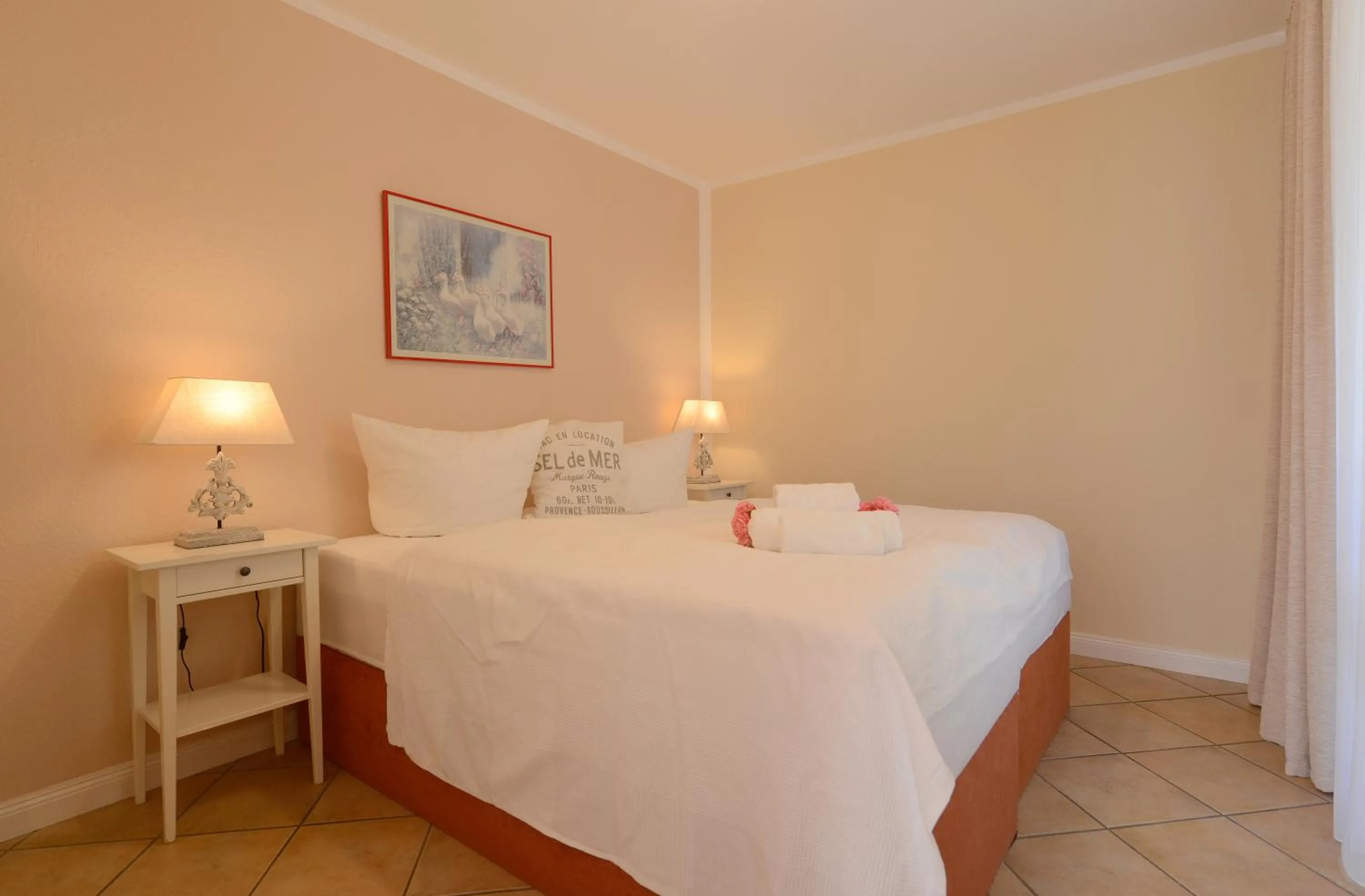 Photo of the whole room, Bed in Hotelanlage Tarnewitzer Hof