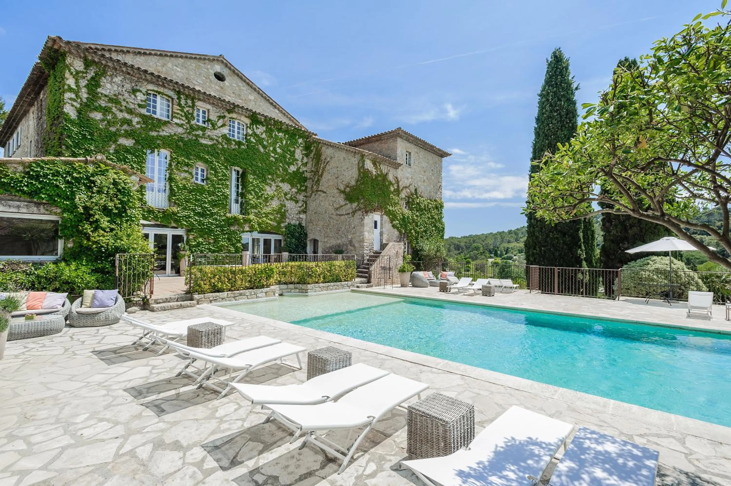 Swimming pool in Le Manoir de L'Étang