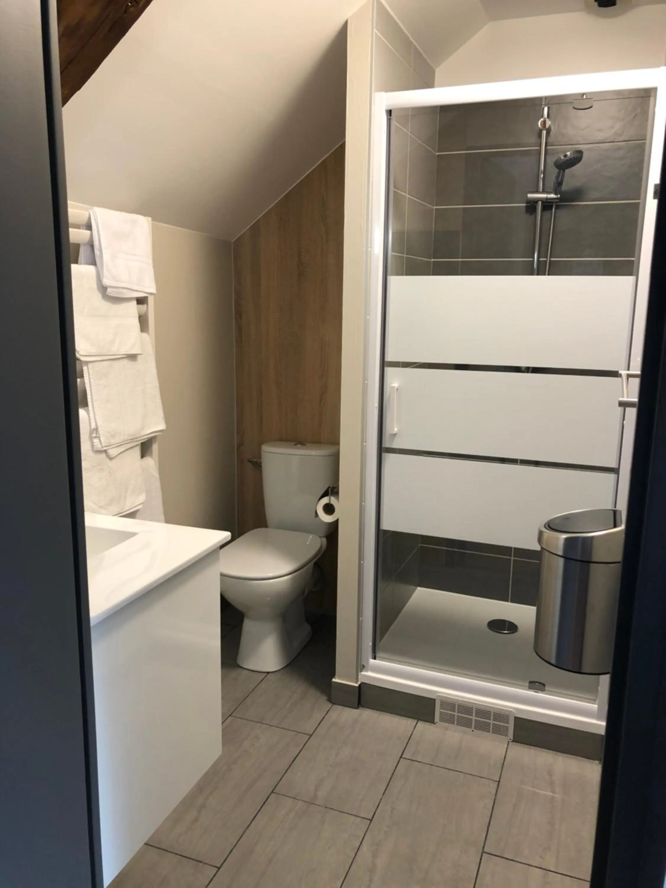 Bathroom in LOGIS - Hôtel & Restaurant Saint Nicolas