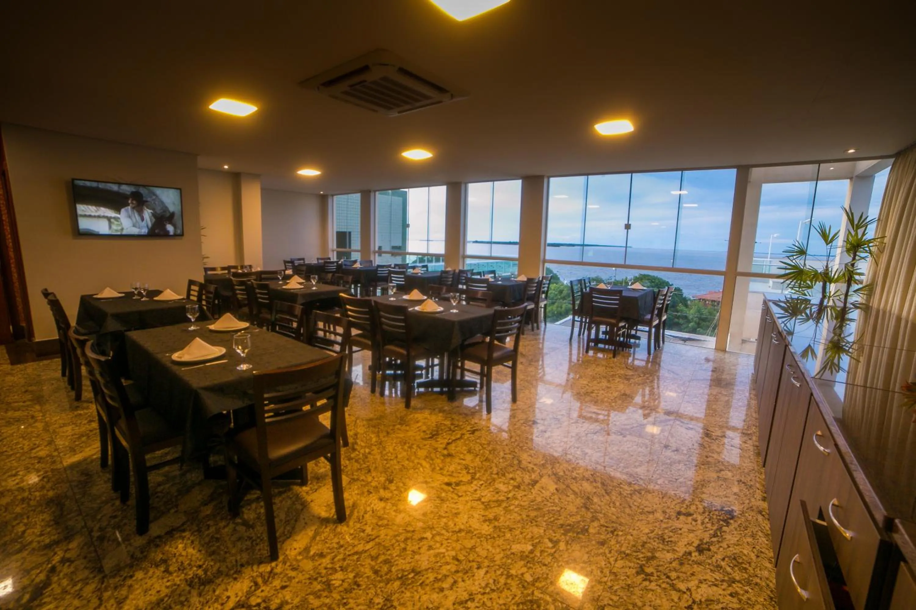 Restaurant/places to eat in Hotel London Santarem