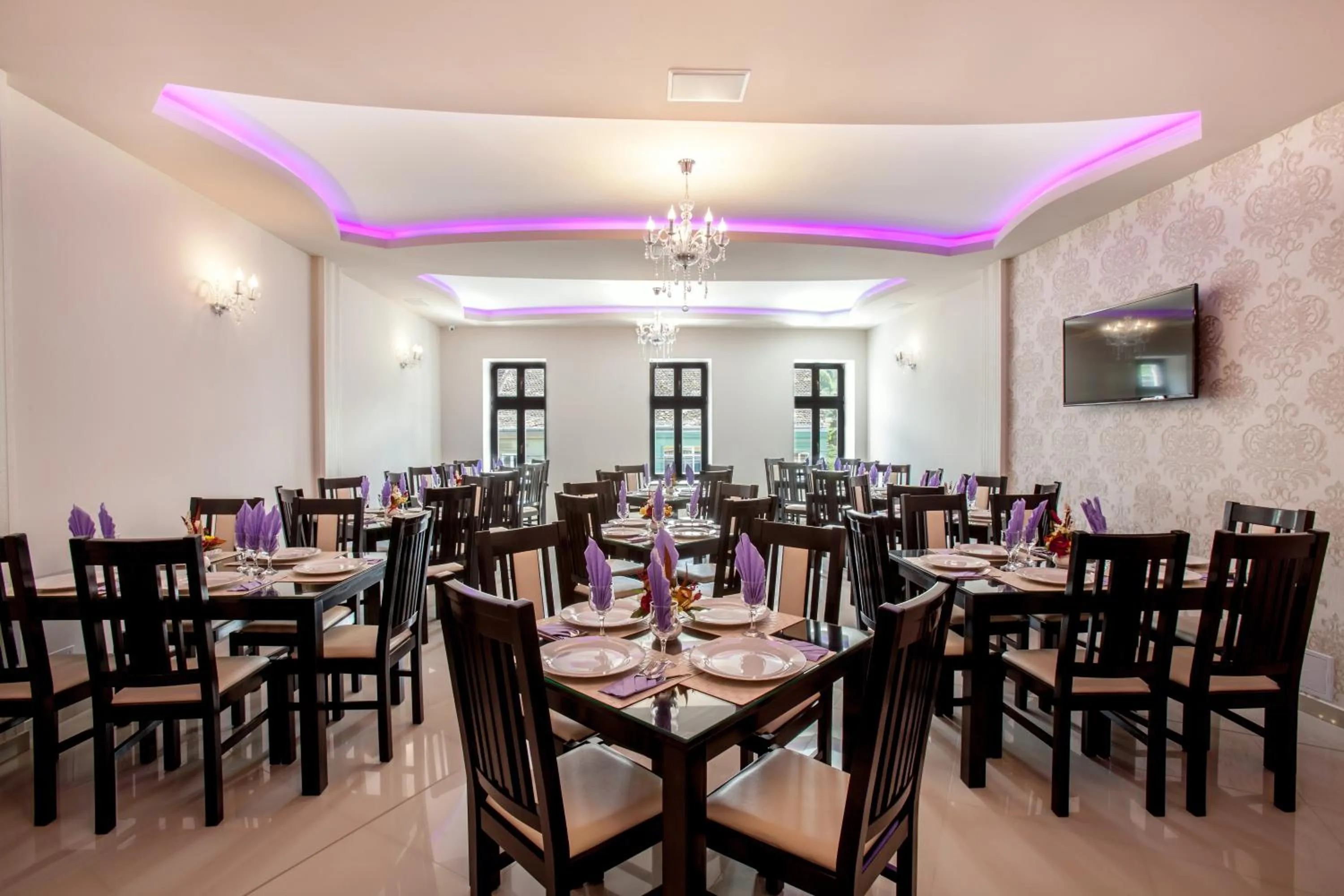 Restaurant/places to eat in Extravagance Hotel