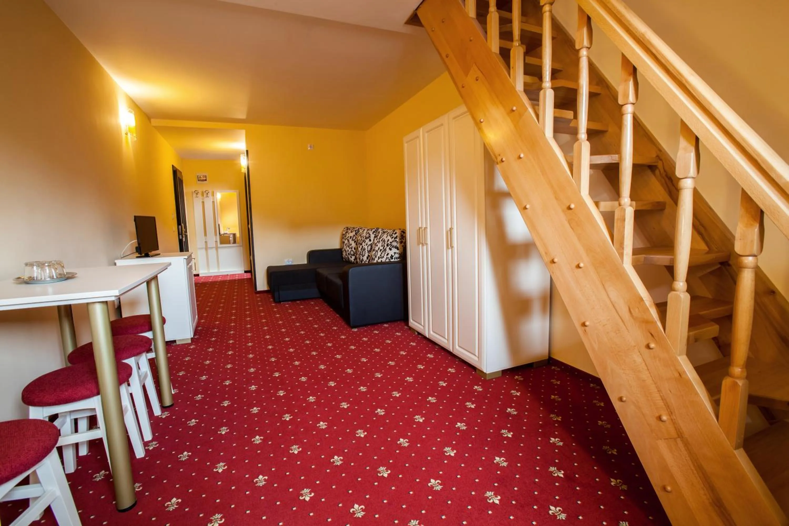 Living room in Extravagance Hotel