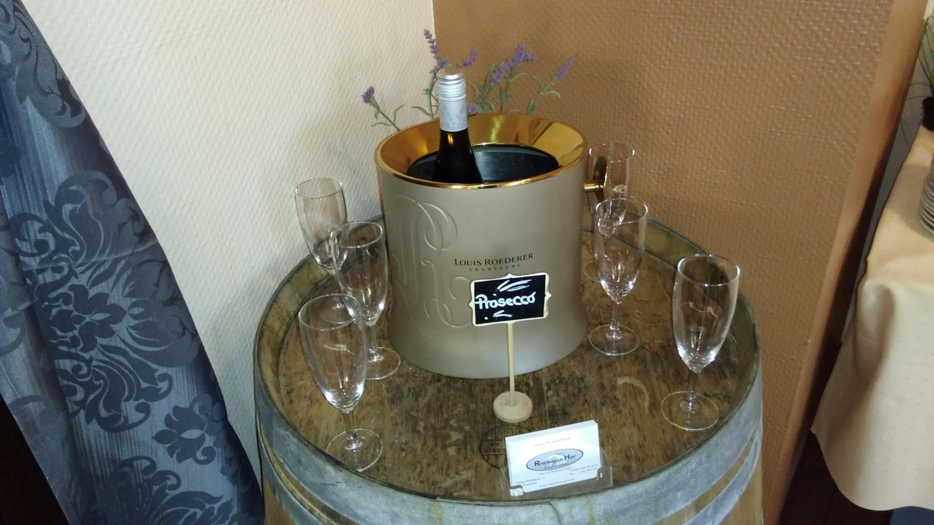 Breakfast in Rheinauer Hof - bed & breakfast