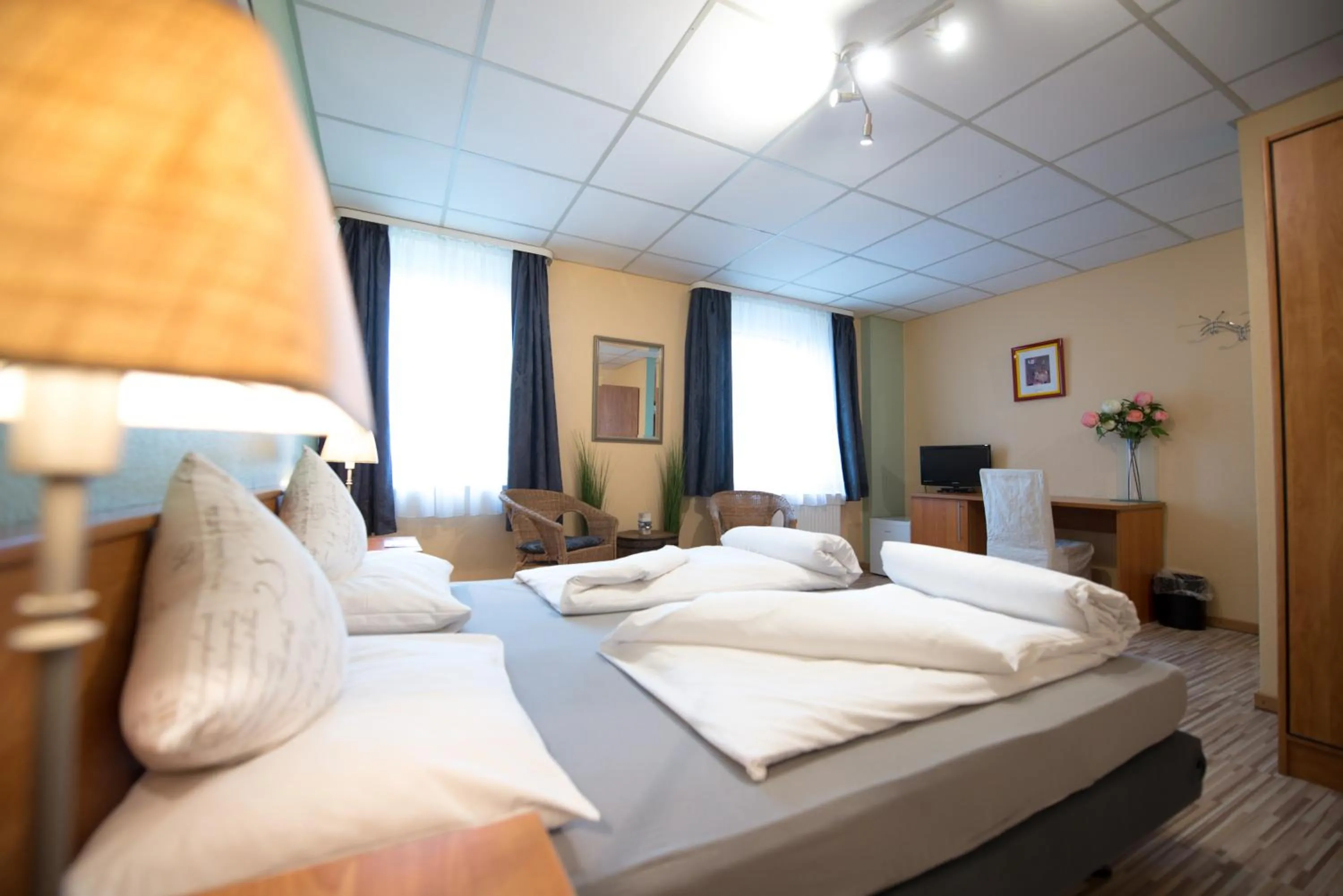 Photo of the whole room, Bed in Rheinauer Hof - bed & breakfast