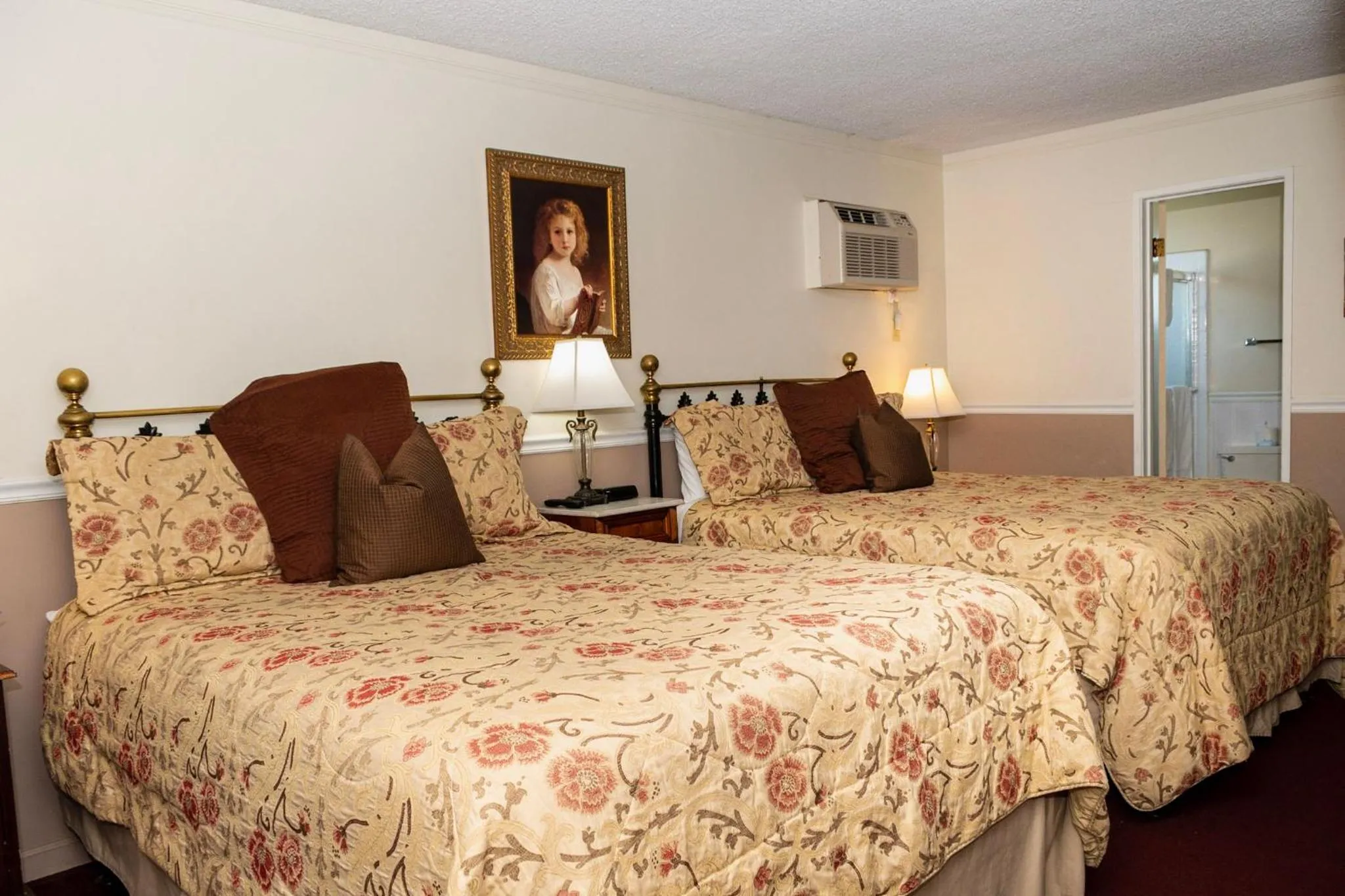 Bed in Gunn House Hotel