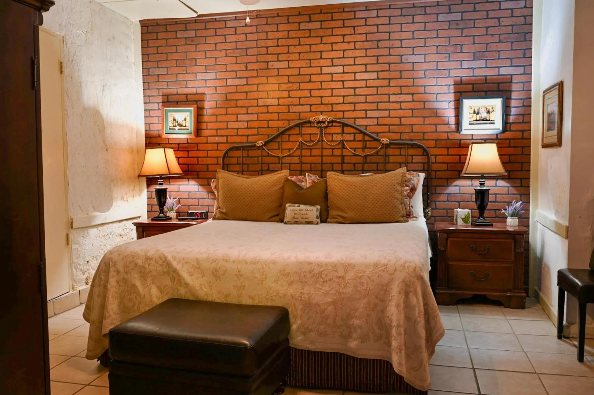 Bed in Gunn House Hotel