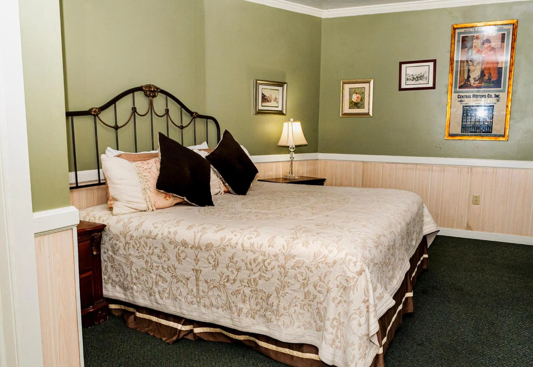 Bed in Gunn House Hotel