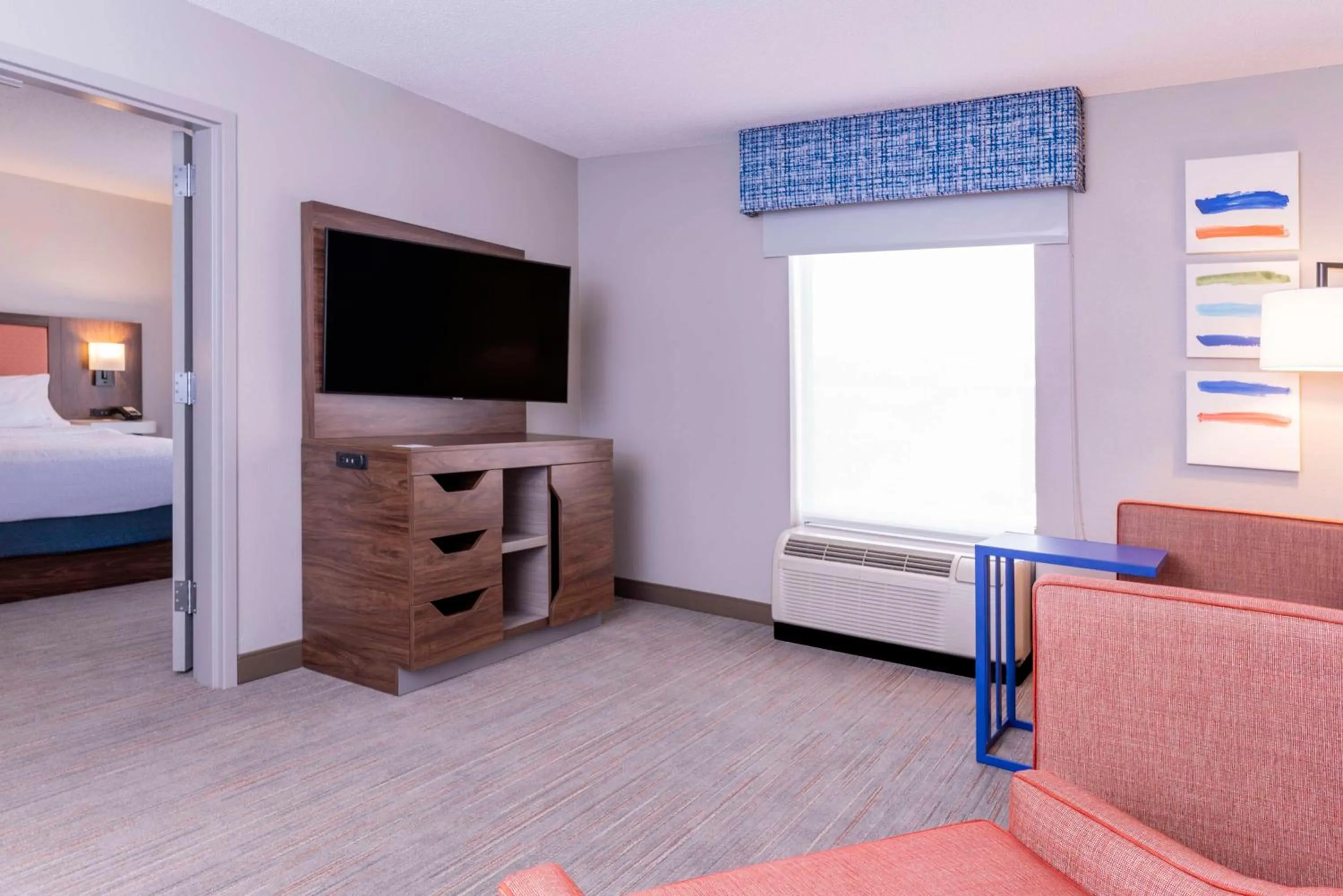 Living room, Bed in Hampton Inn & Suites St. Louis-Chesterfield