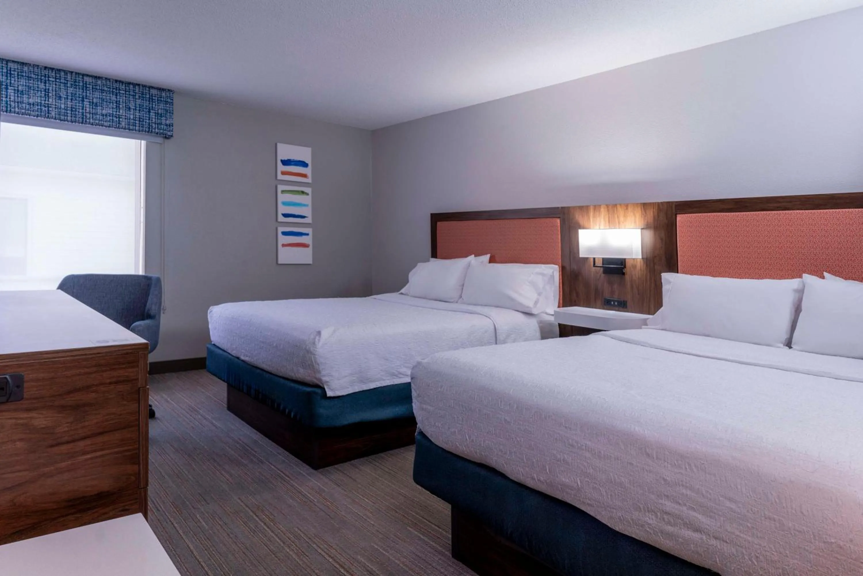 Bed in Hampton Inn & Suites St. Louis-Chesterfield