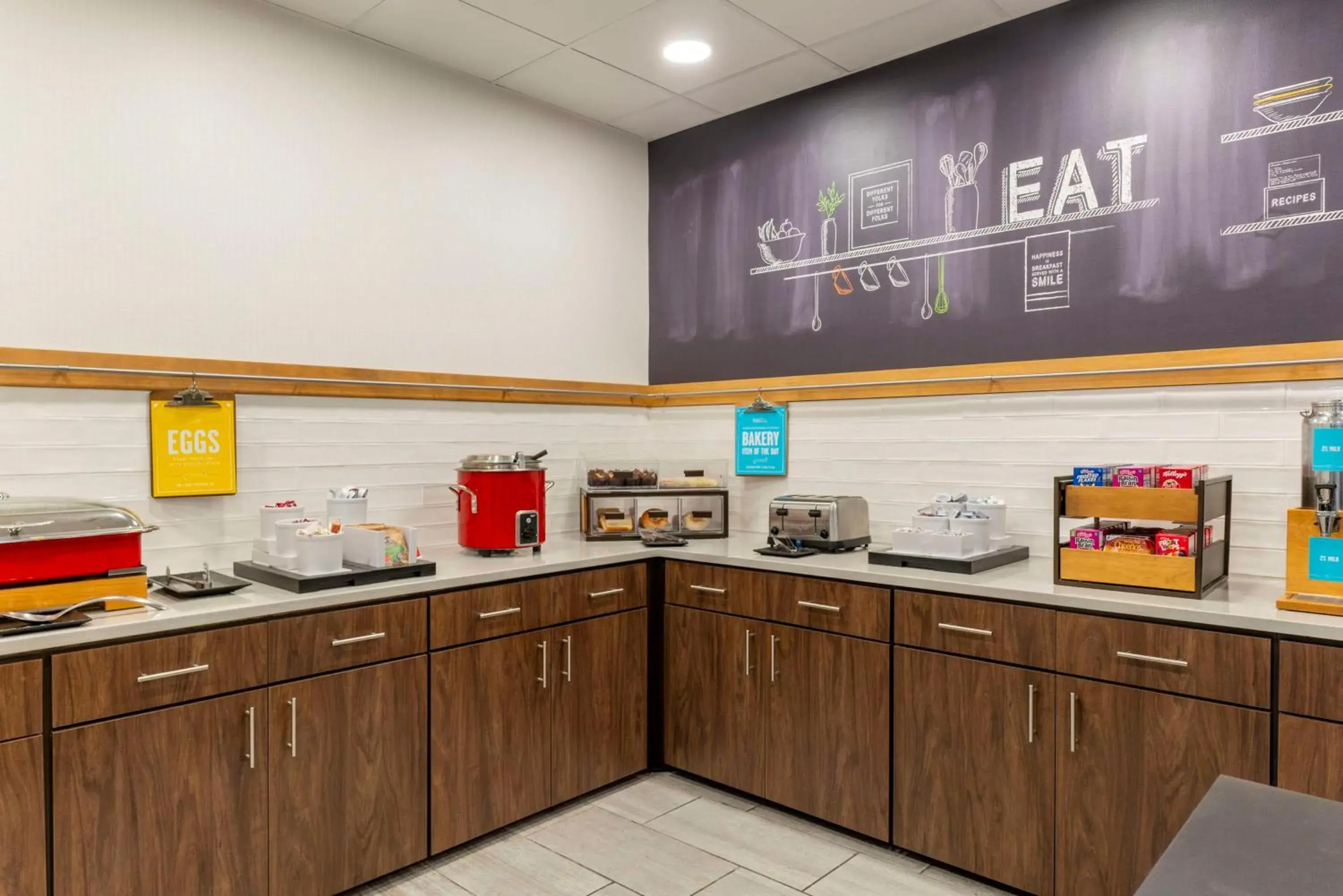 Food and drinks in Hampton Inn & Suites St. Louis-Chesterfield Food and drinks in Hampton Inn & Suites St. Louis-Chesterfield