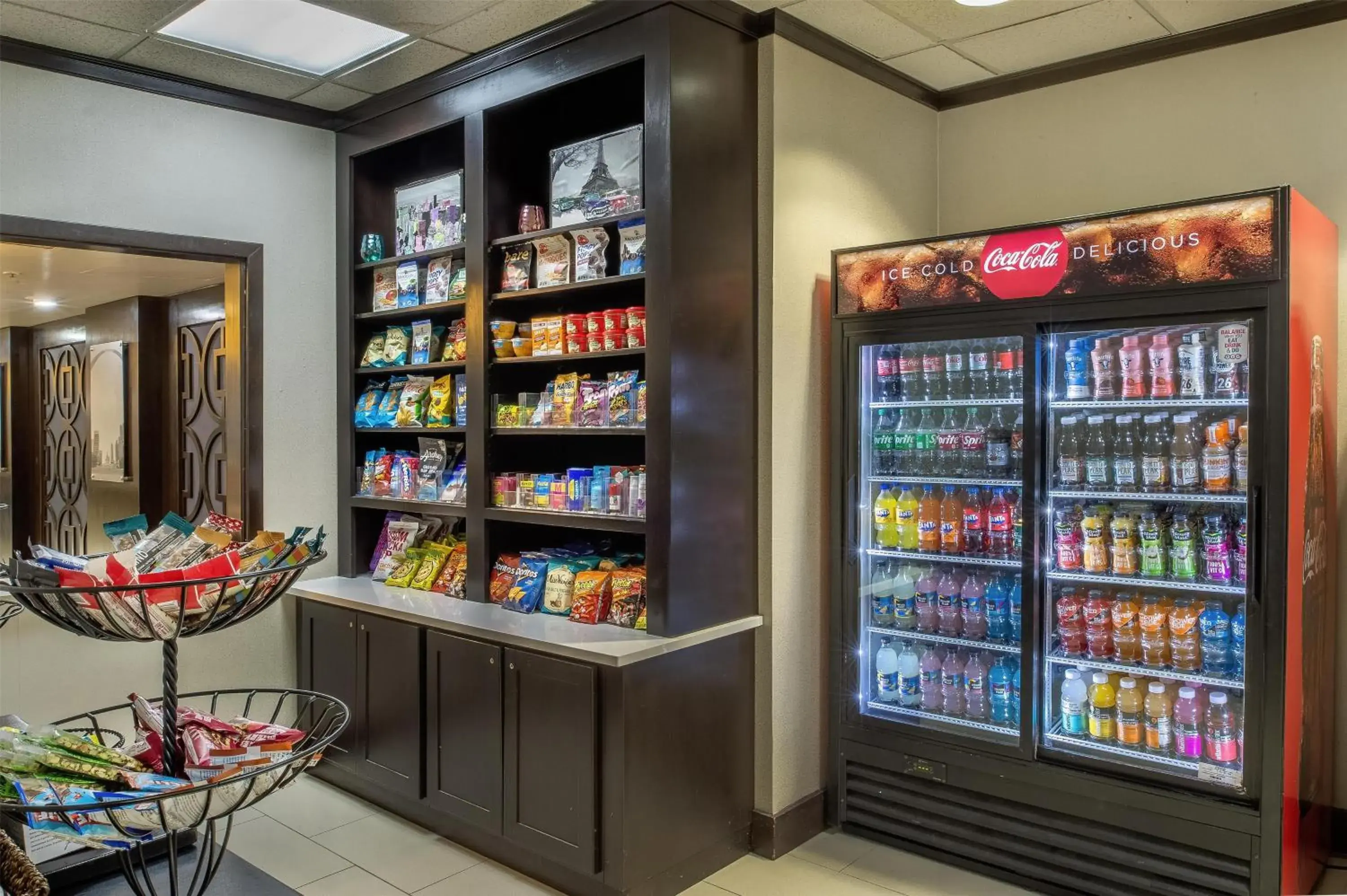 Restaurant/places to eat in Embassy Suites by Hilton St Louis Airport Restaurant/places to eat in Embassy Suites by Hilton St Louis Airport