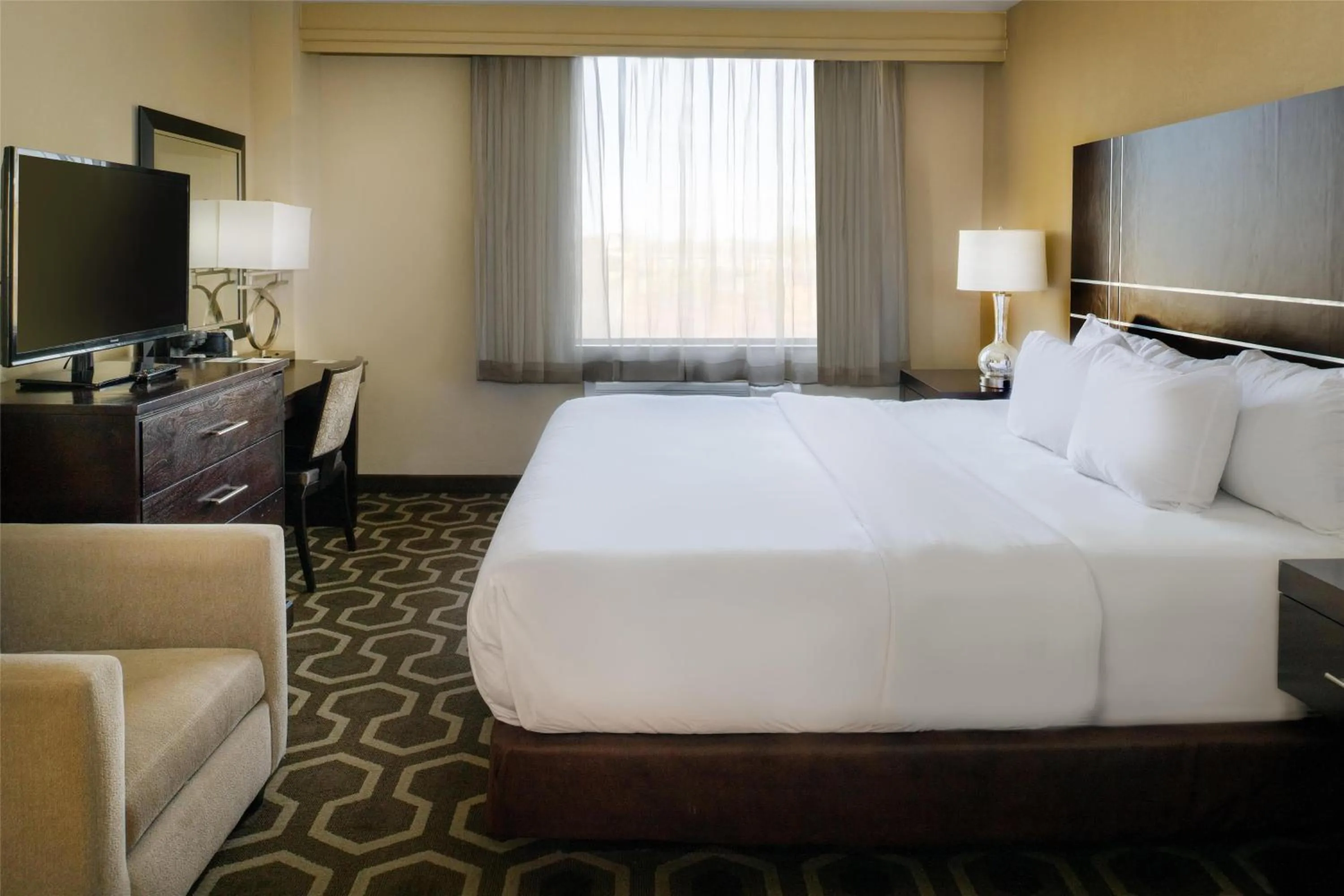 Bed in Embassy Suites by Hilton St Louis Airport
