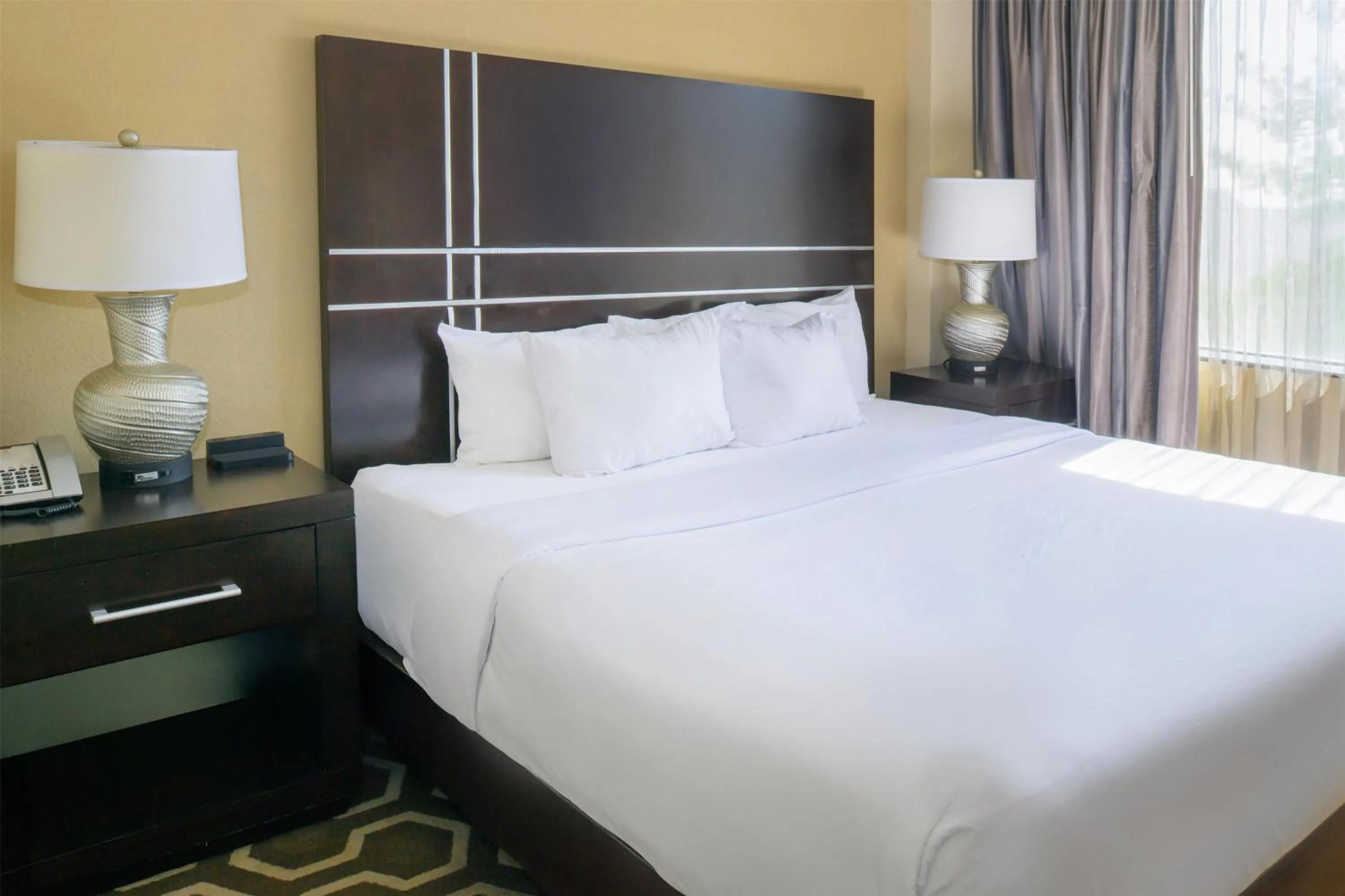 Bed in Embassy Suites by Hilton St Louis Airport