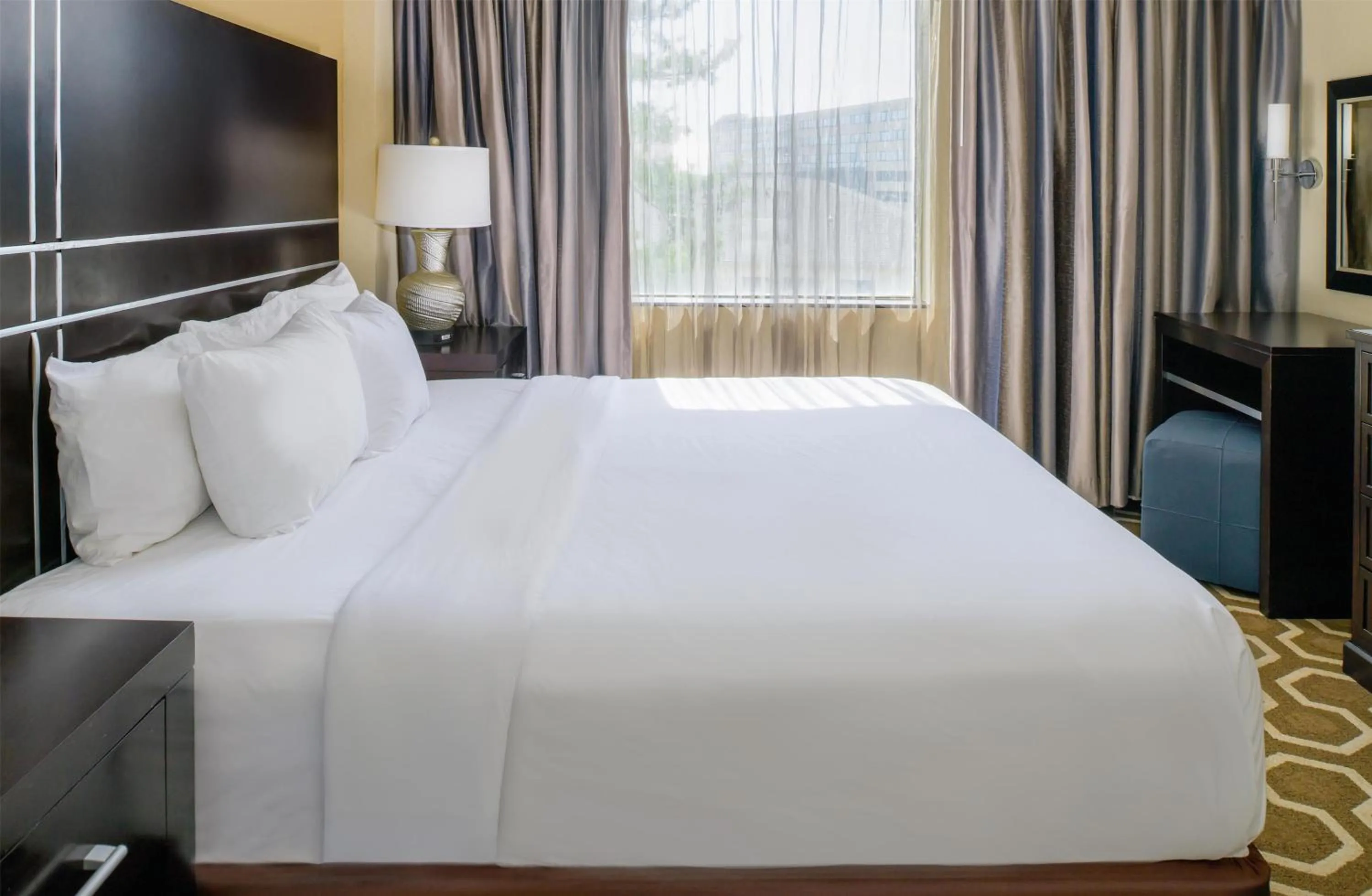 Bed in Embassy Suites by Hilton St Louis Airport