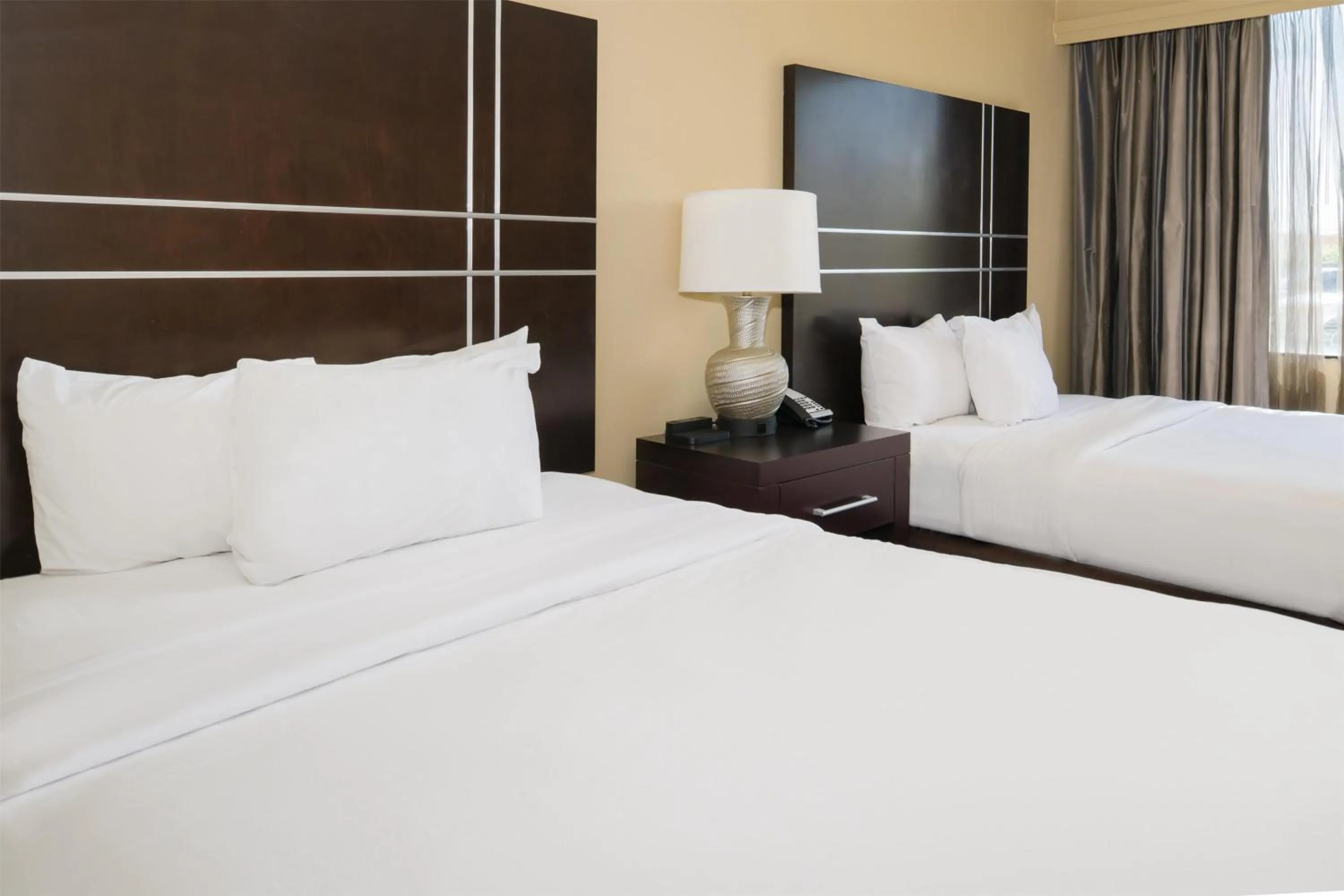 Bed in Embassy Suites by Hilton St Louis Airport