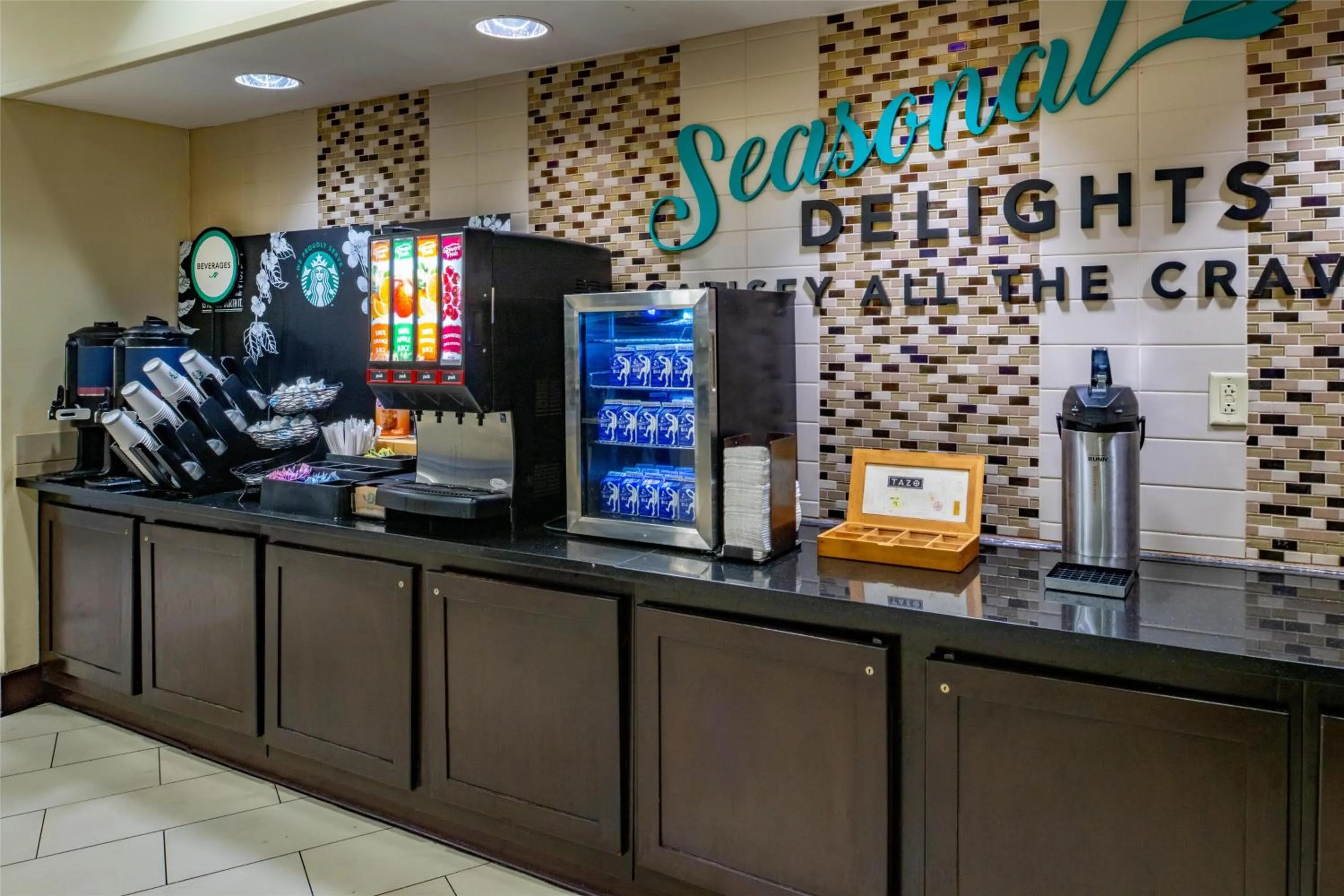 Restaurant/places to eat in Embassy Suites by Hilton St Louis Airport