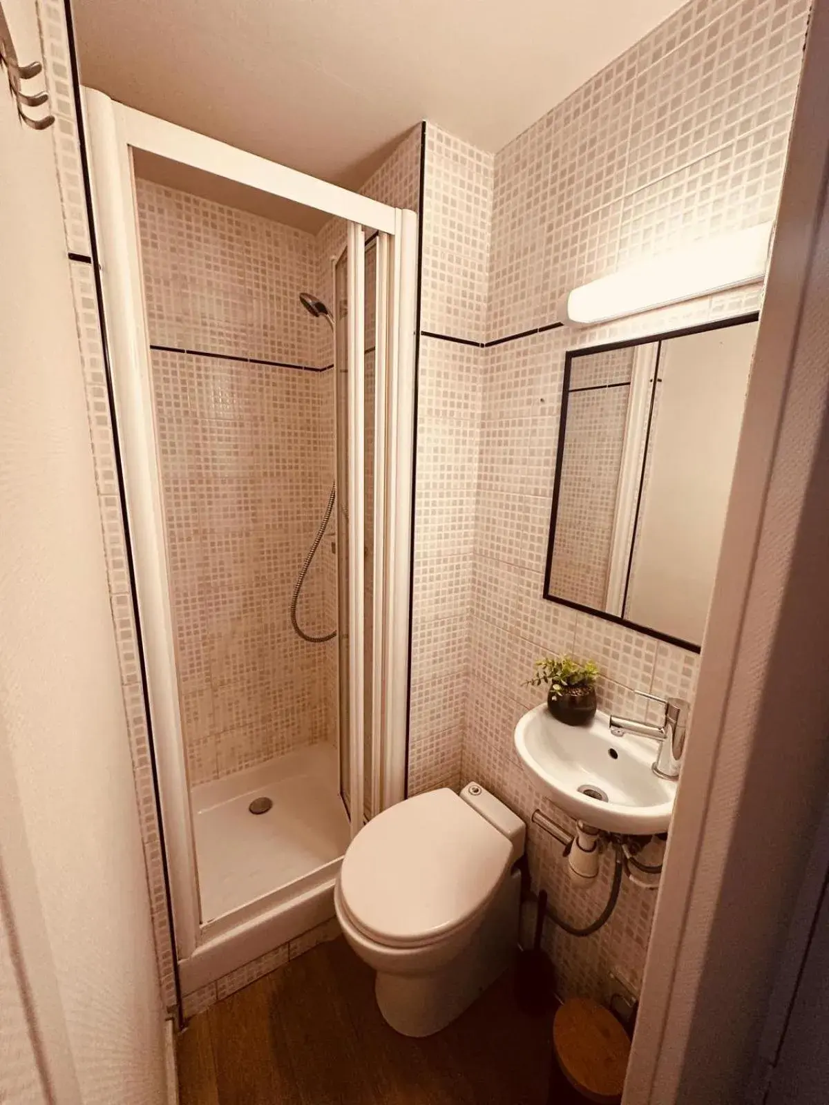 Standard Double Room in Hôtel Anatole France Standard Double Room in Hôtel Anatole France
