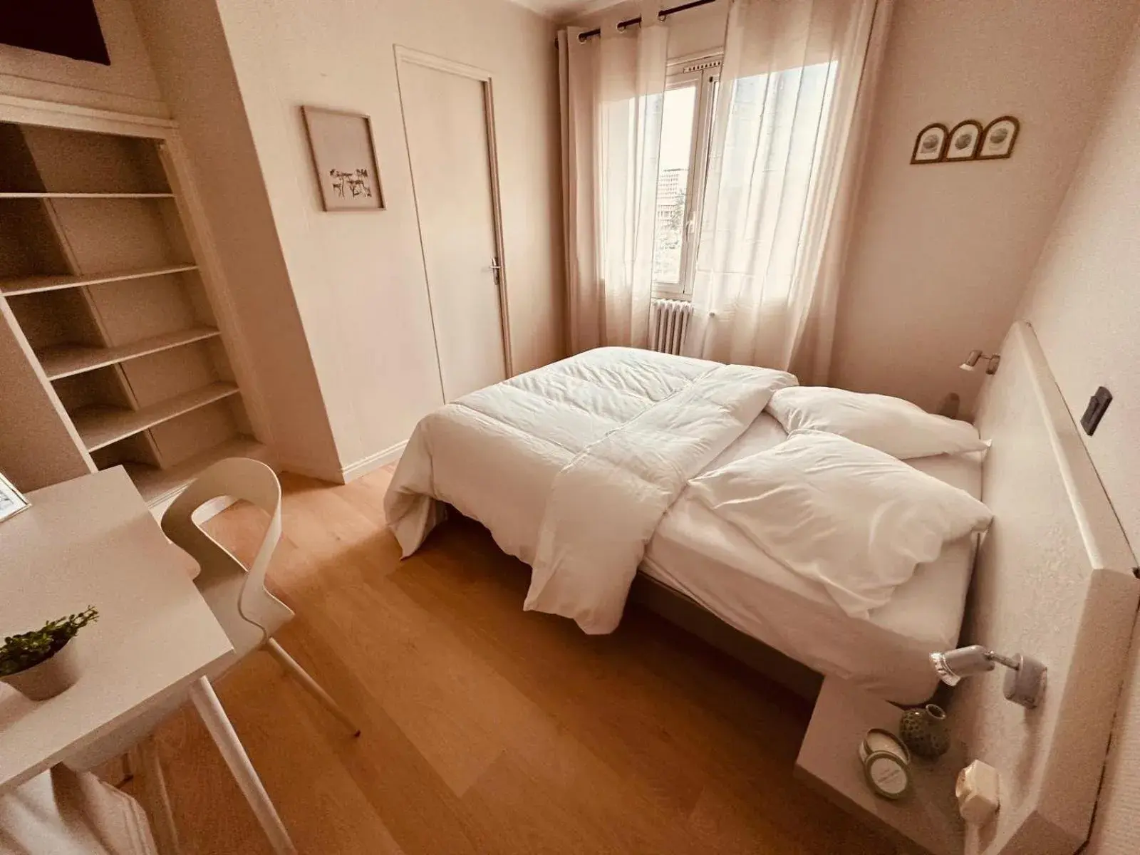 Superior Double Room in Hôtel Anatole France Superior Double Room in Hôtel Anatole France