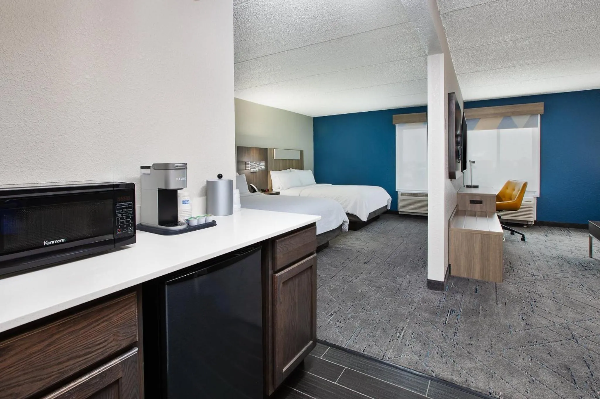 Photo of the whole room, Bed in Holiday Inn Express & Suites Eden Prairie - Minneapolis by IHG