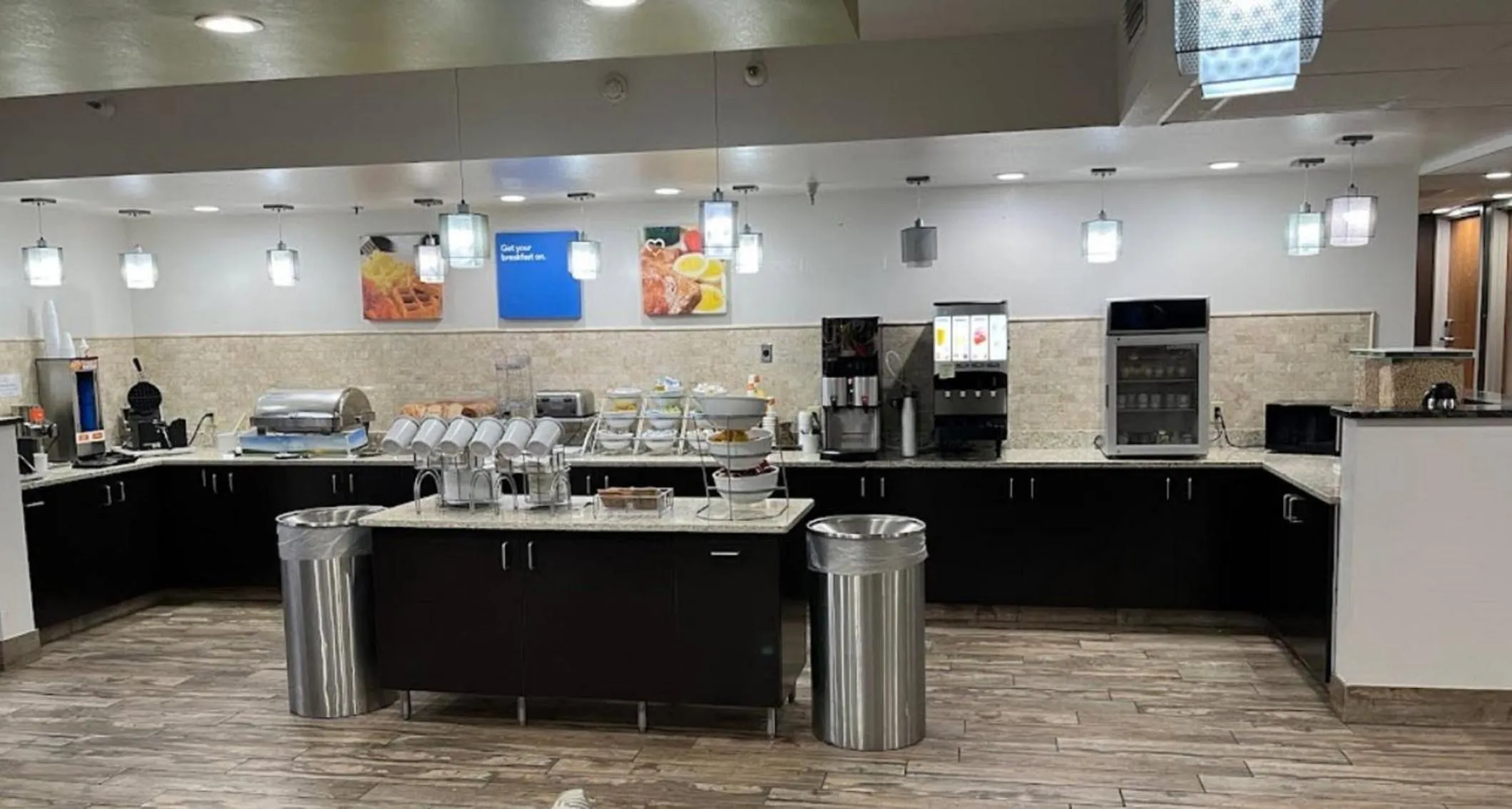 Breakfast in Holiday Inn Express & Suites Eden Prairie - Minneapolis by IHG