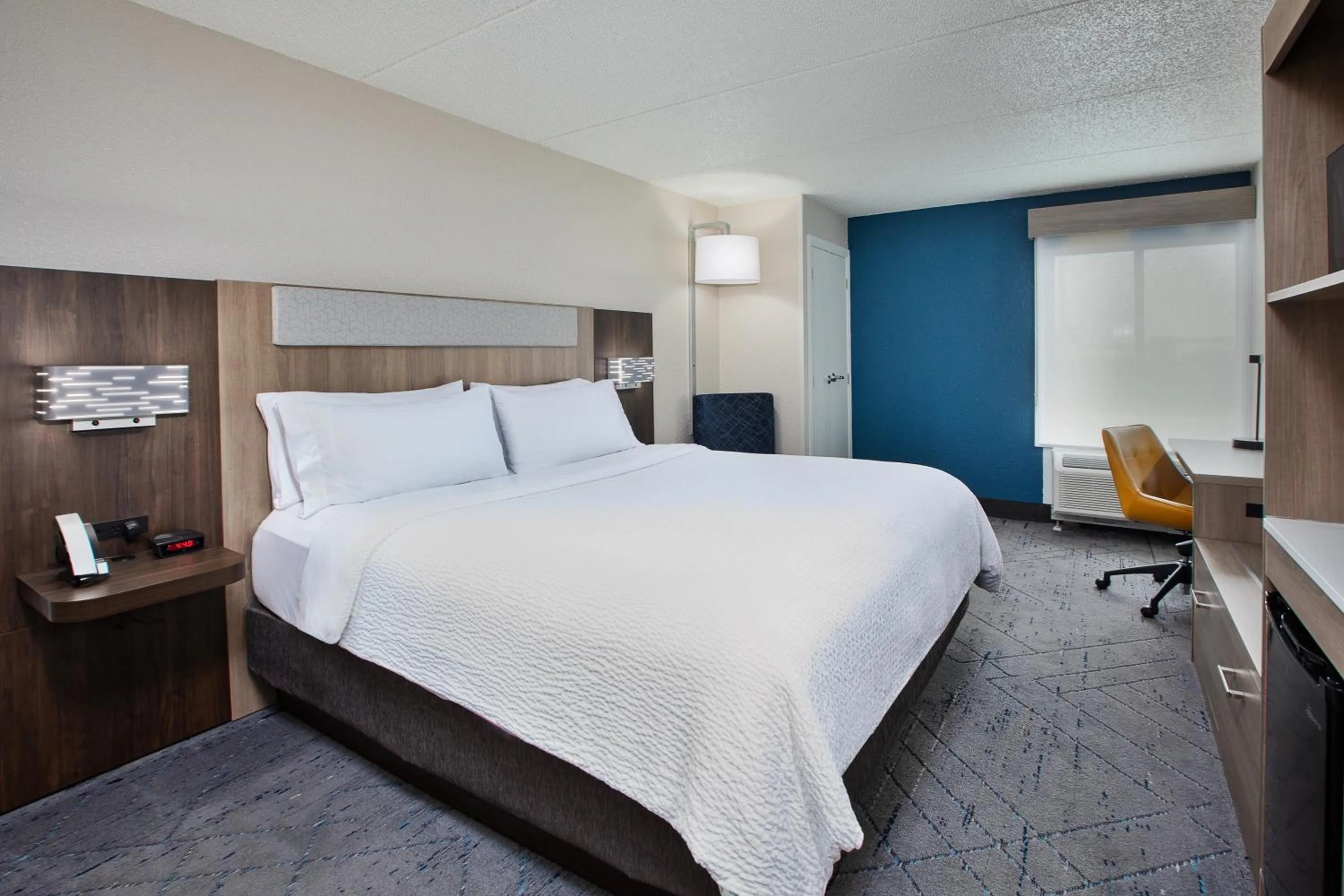 Bedroom, Bed in Holiday Inn Express & Suites Eden Prairie - Minneapolis by IHG