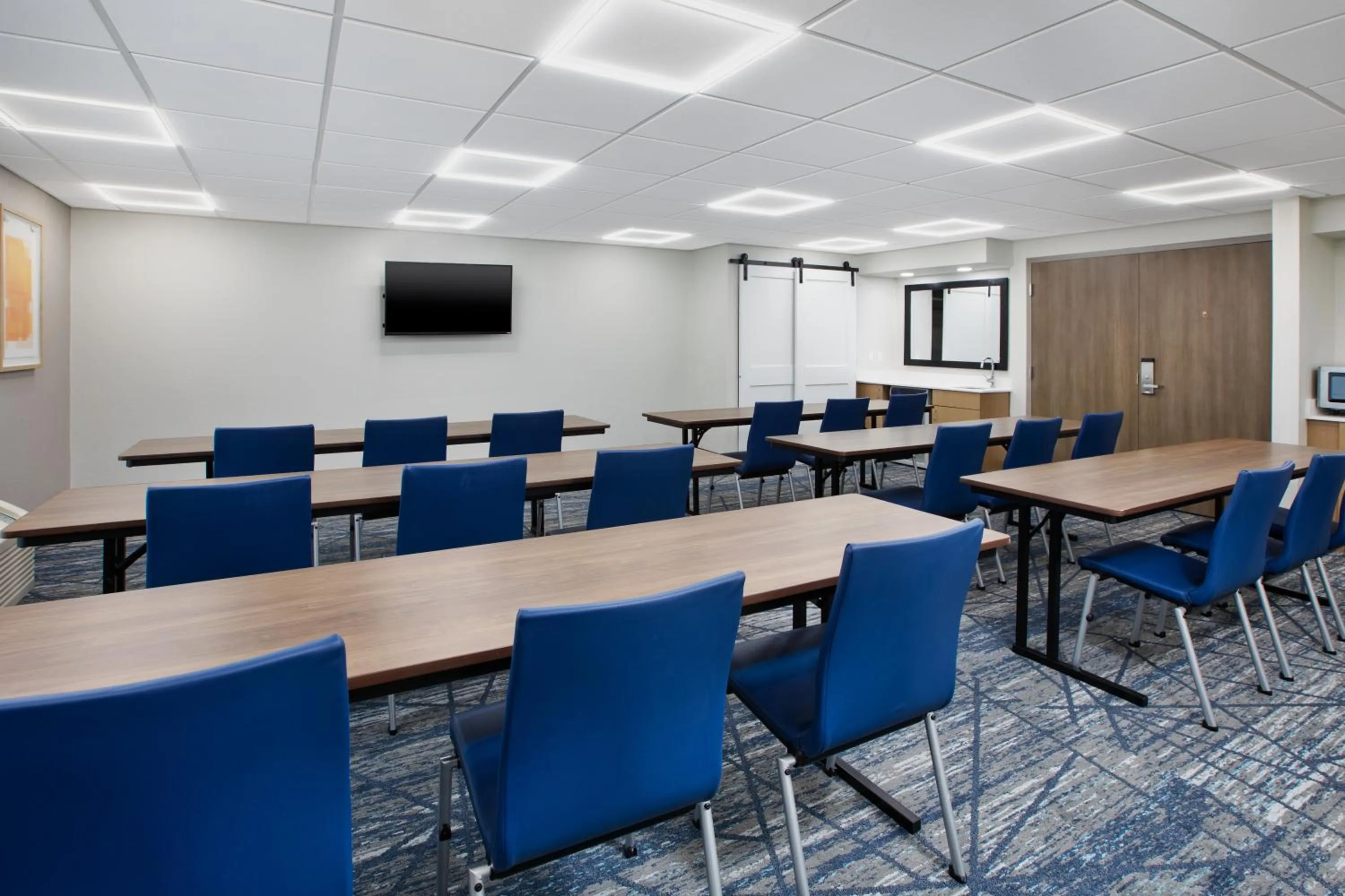 Meeting/conference room in Holiday Inn Express & Suites Eden Prairie - Minneapolis by IHG