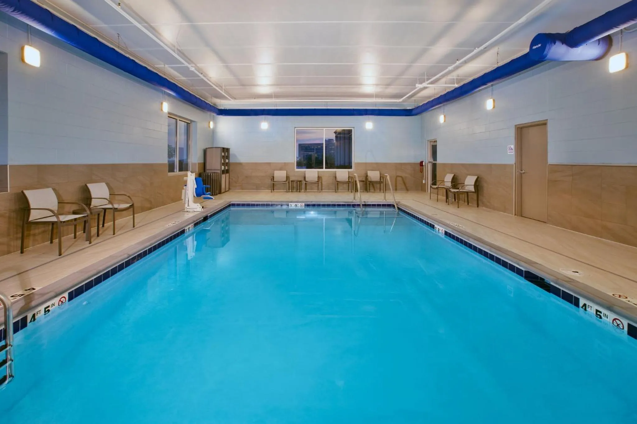 Swimming pool in Holiday Inn Express & Suites Eden Prairie - Minneapolis by IHG