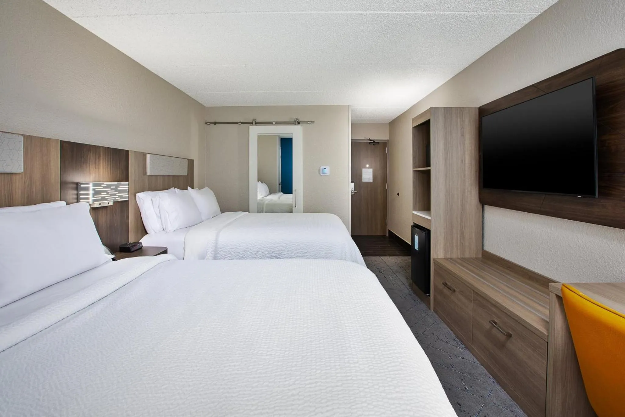 Photo of the whole room, Bed in Holiday Inn Express & Suites Eden Prairie - Minneapolis by IHG