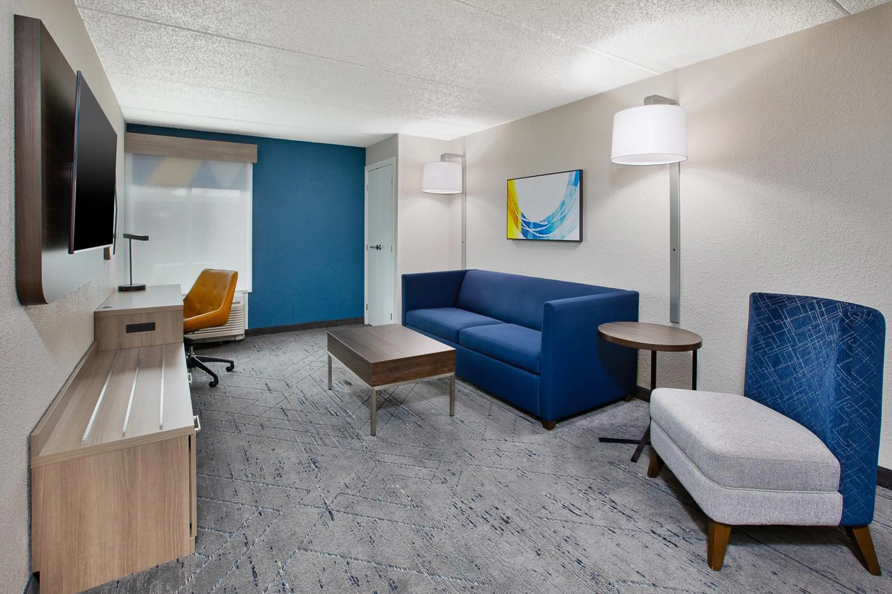 Living room in Holiday Inn Express & Suites Eden Prairie - Minneapolis by IHG